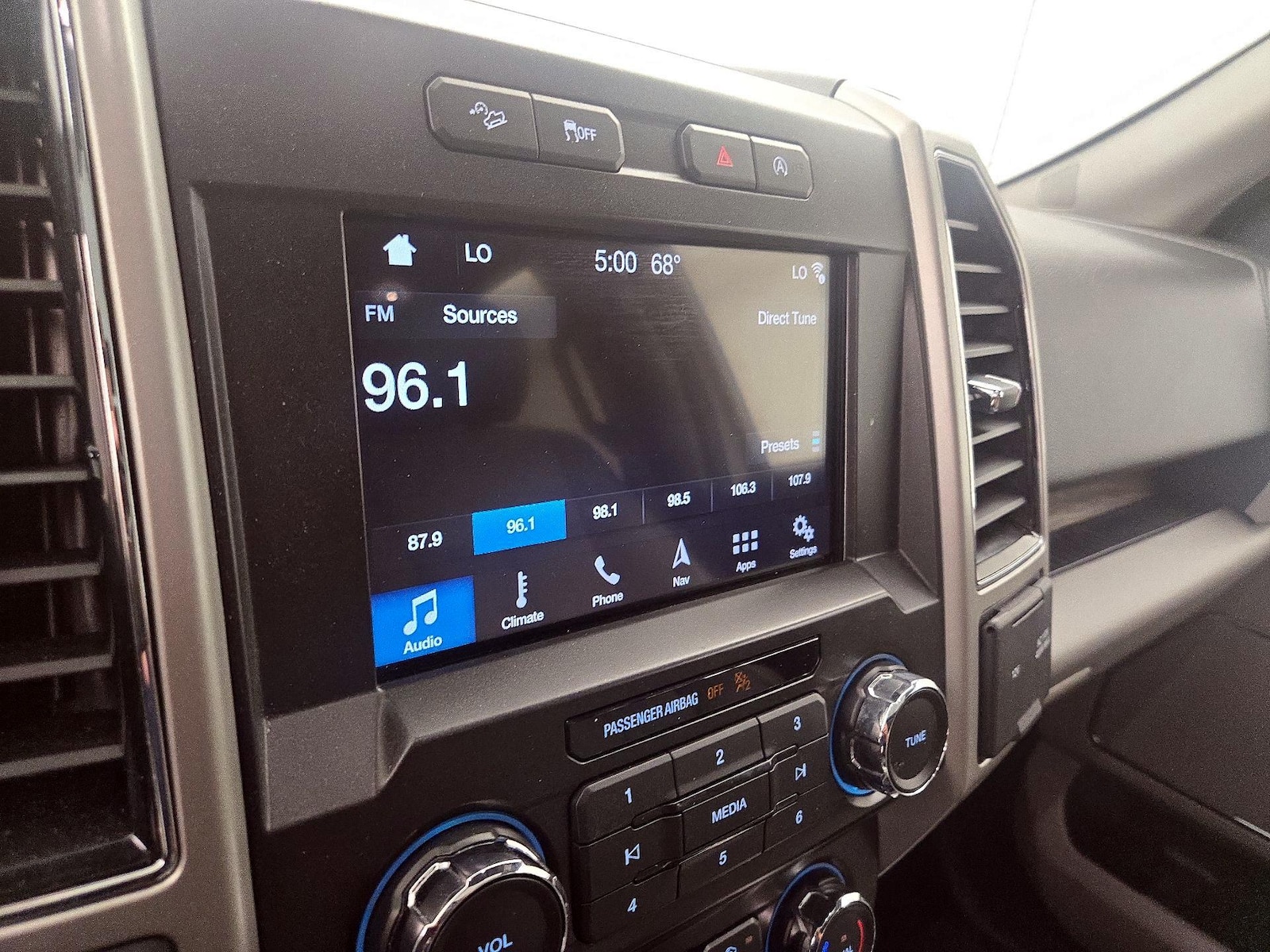 2018 Ford F-150 Lariat - Photo 17