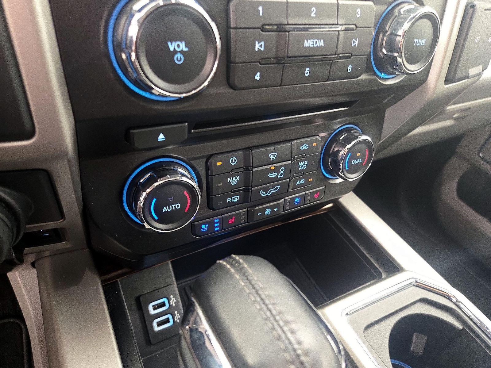 2018 Ford F-150 Lariat - Photo 18