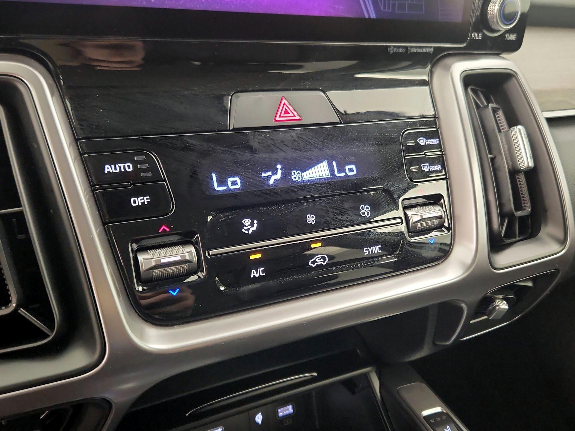 Thumbnail: 2023 Kia Sorento - 16