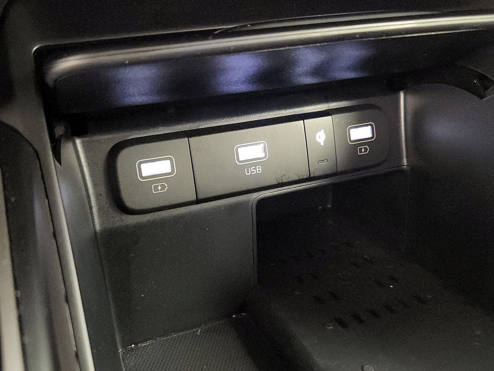 Thumbnail: 2023 Kia Sorento - 18