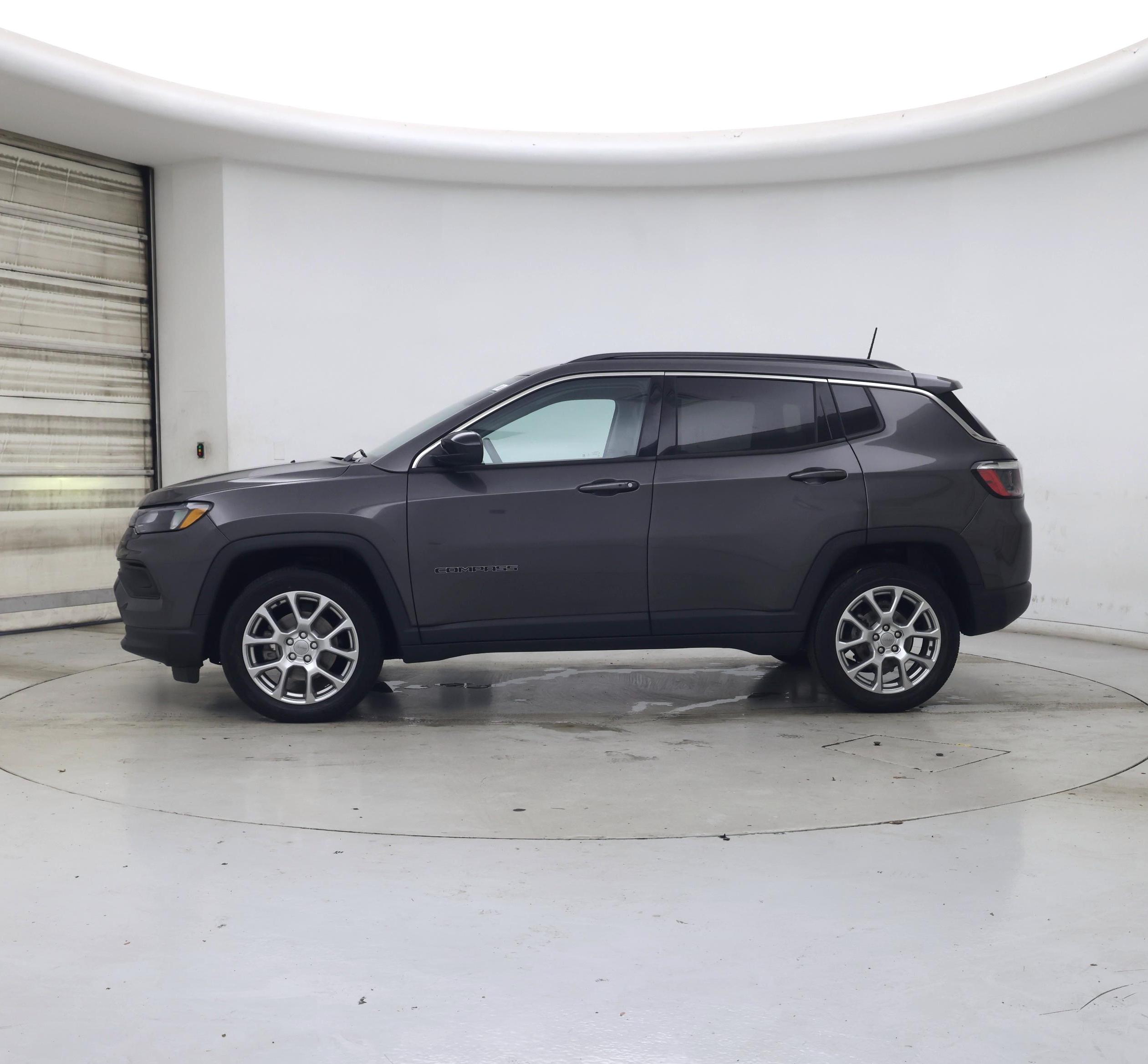 Thumbnail: 2022 Jeep Compass - 3