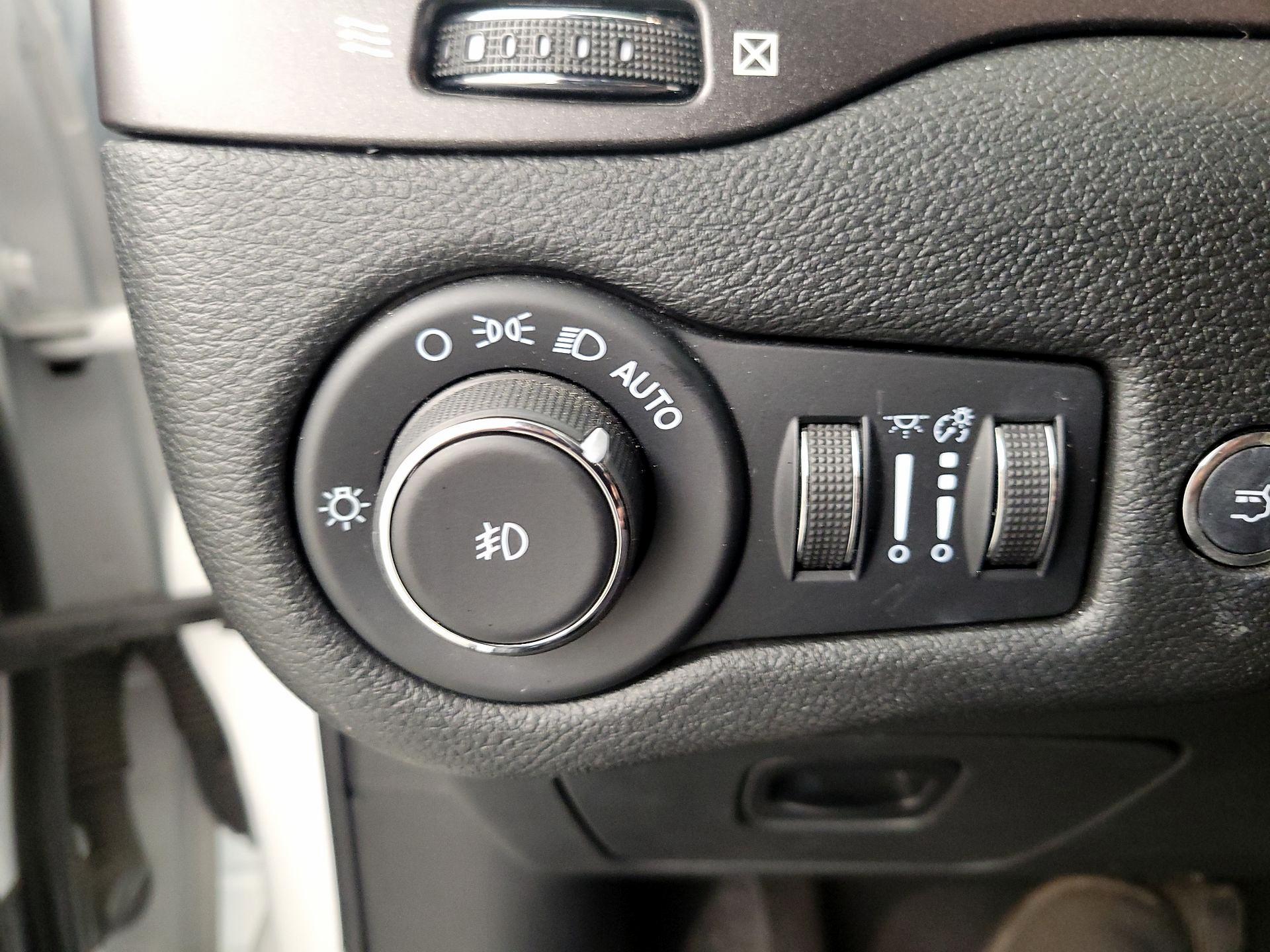 Thumbnail: 2022 Jeep Cherokee - 13