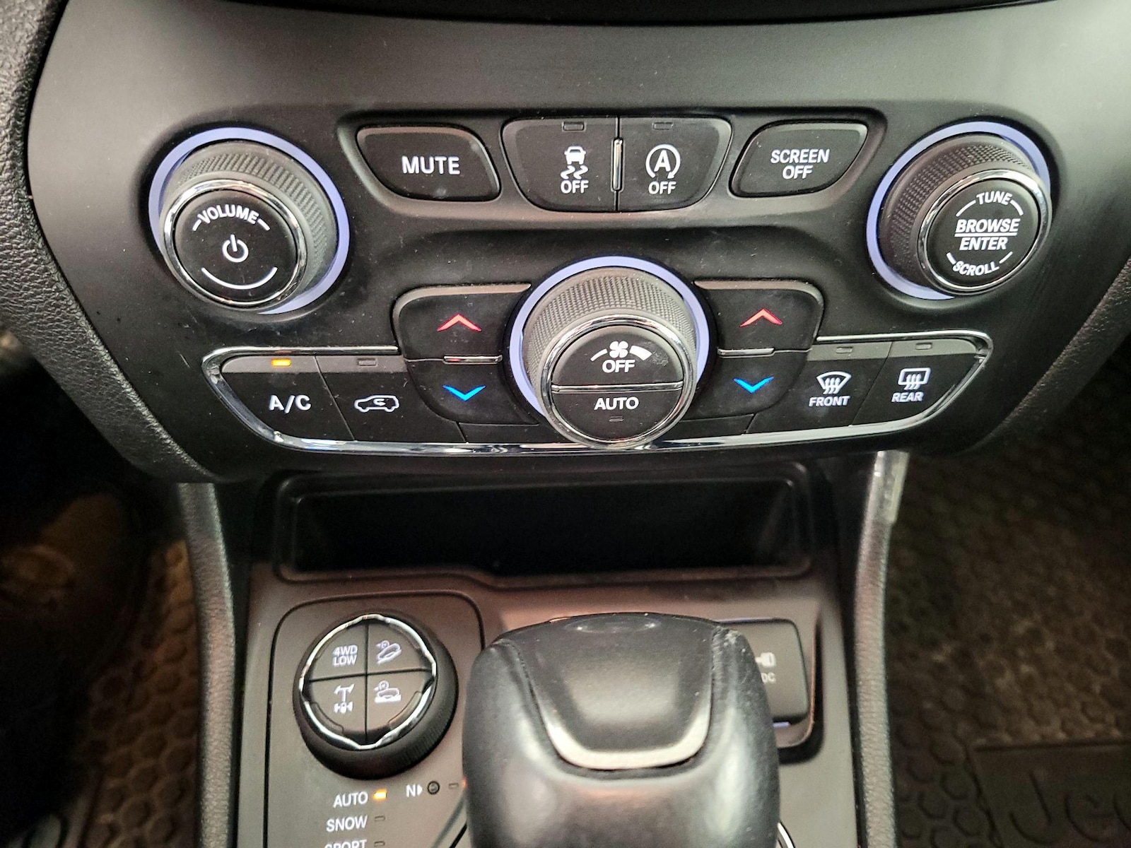 2022 Jeep Cherokee Trailhawk - Photo 18