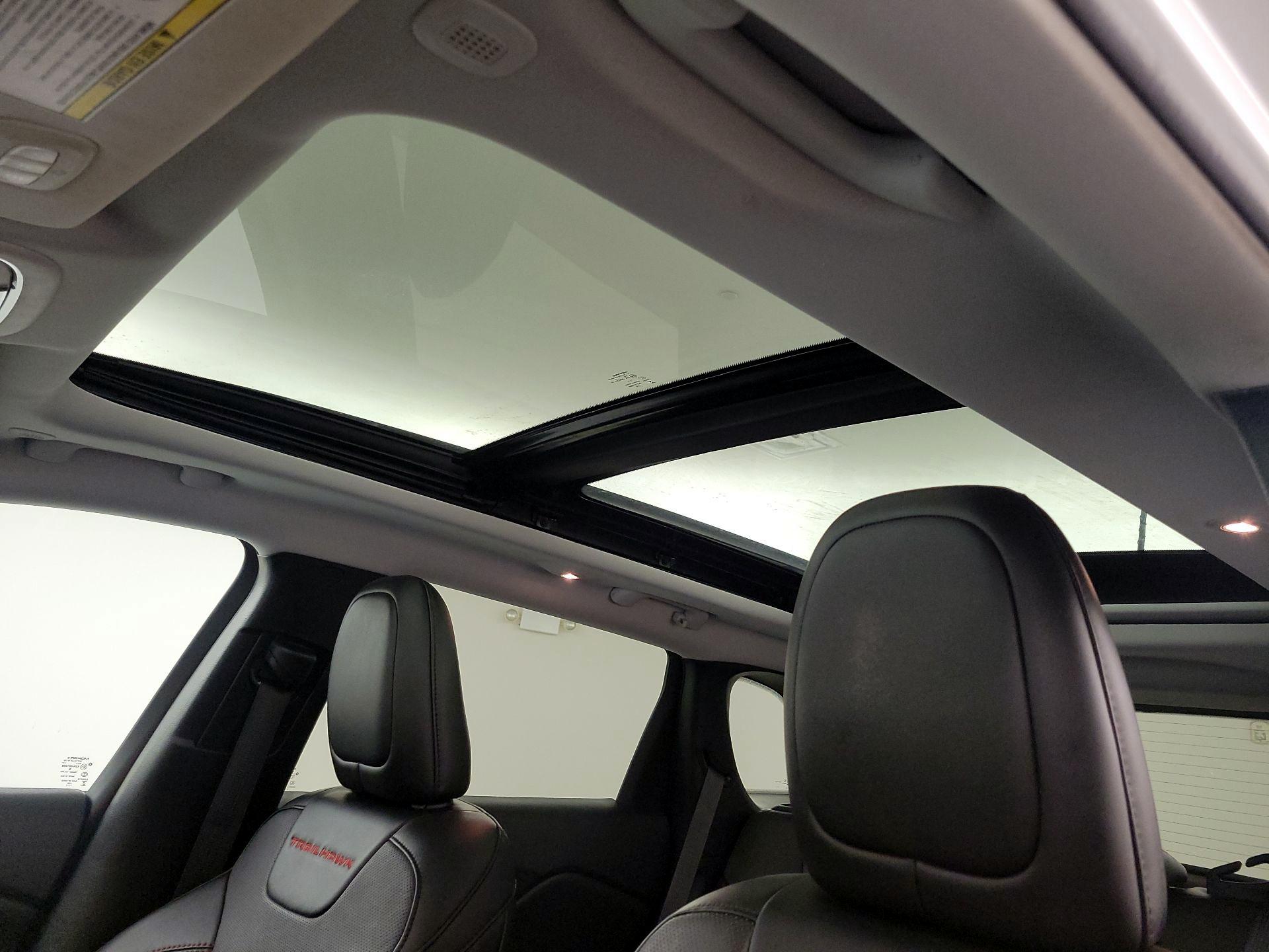 Thumbnail: 2022 Jeep Cherokee - 20