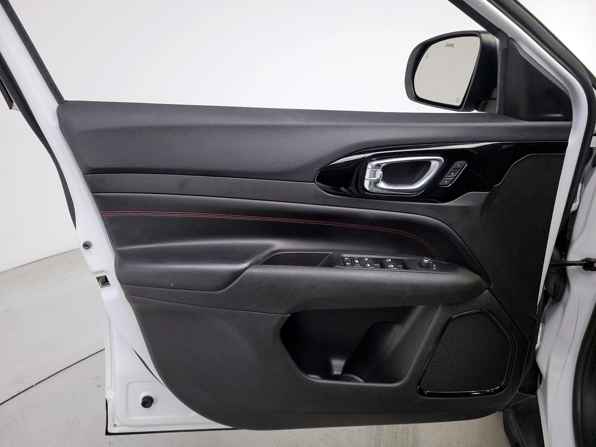 Thumbnail: 2022 Jeep Compass - 12