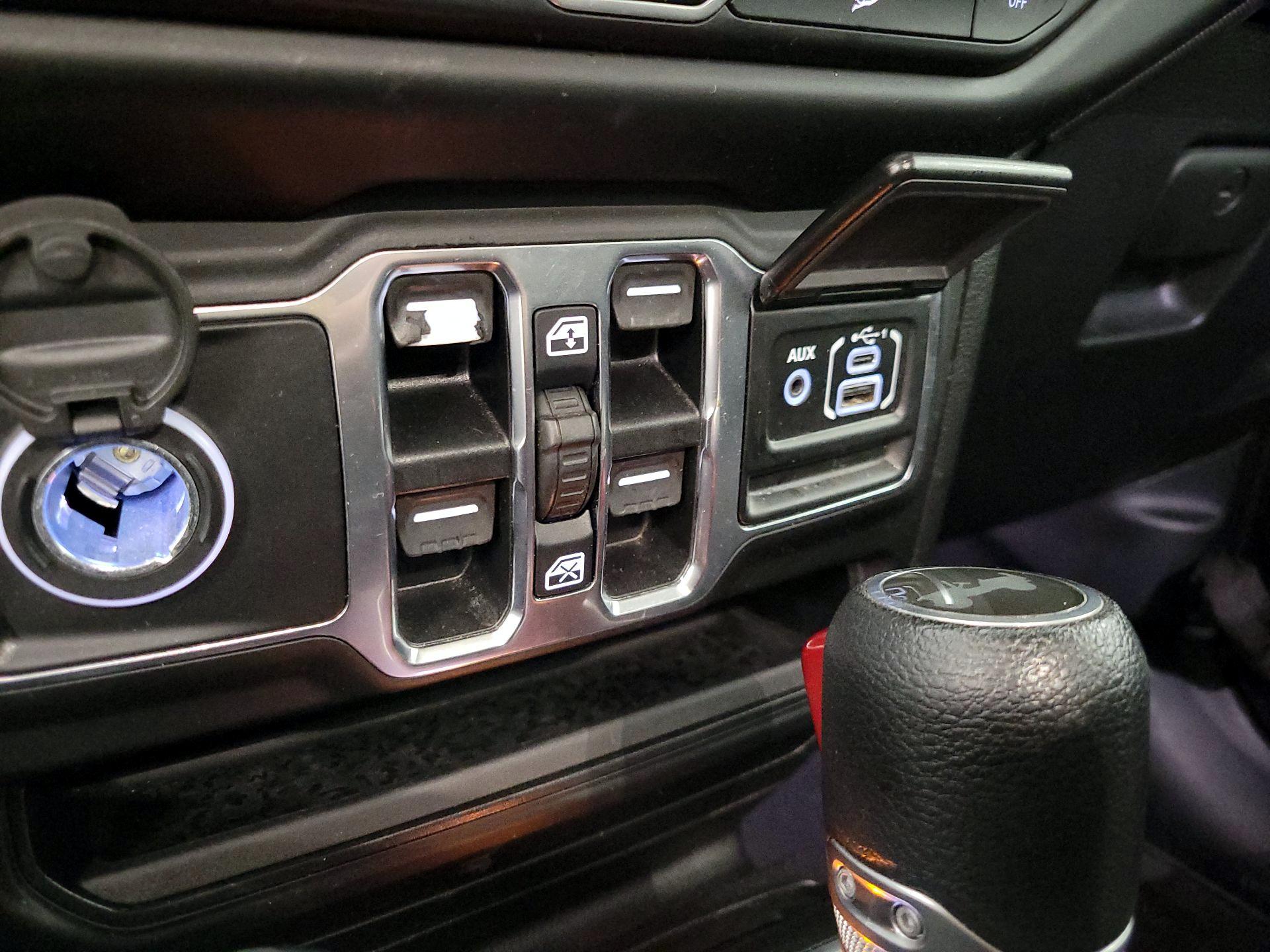 Thumbnail: 2020 Jeep Wrangler - 18