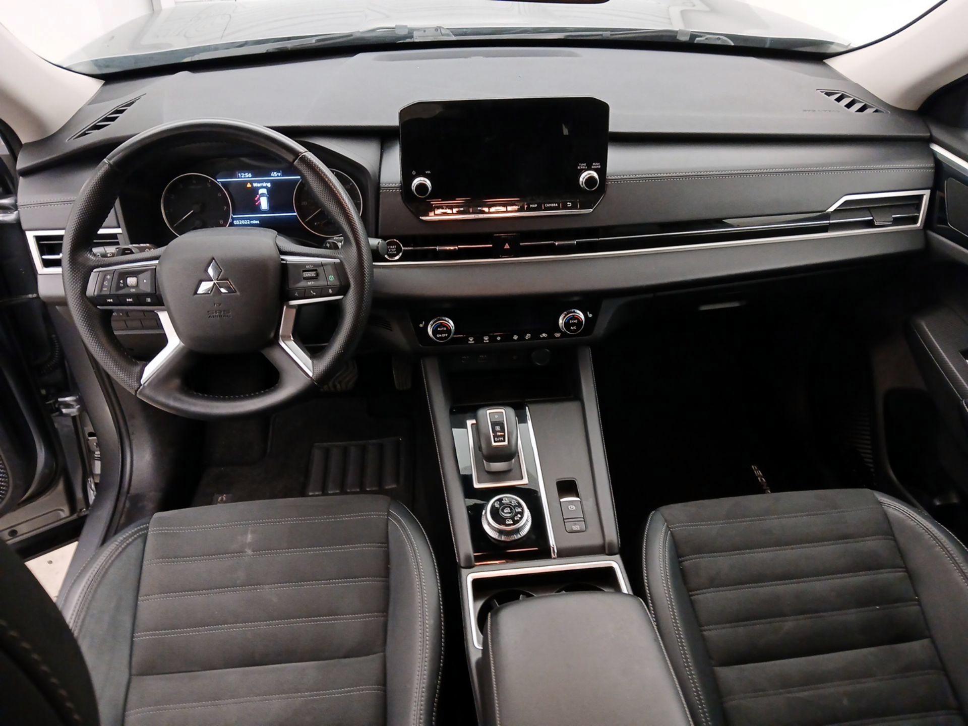 Thumbnail: 2022 Mitsubishi Outlander - 9