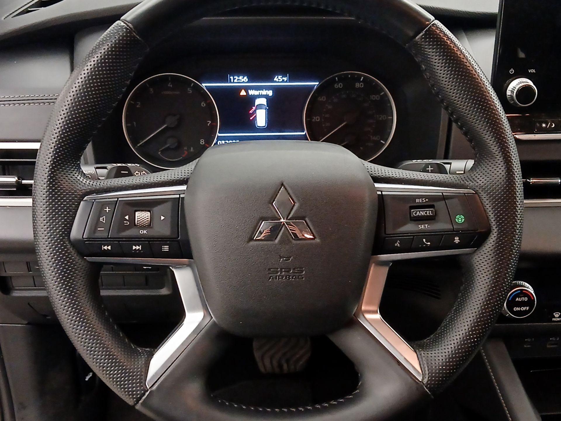 Thumbnail: 2022 Mitsubishi Outlander - 10