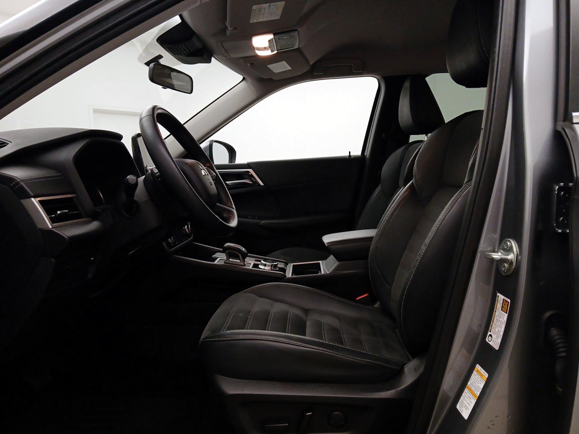 Thumbnail: 2022 Mitsubishi Outlander - 11