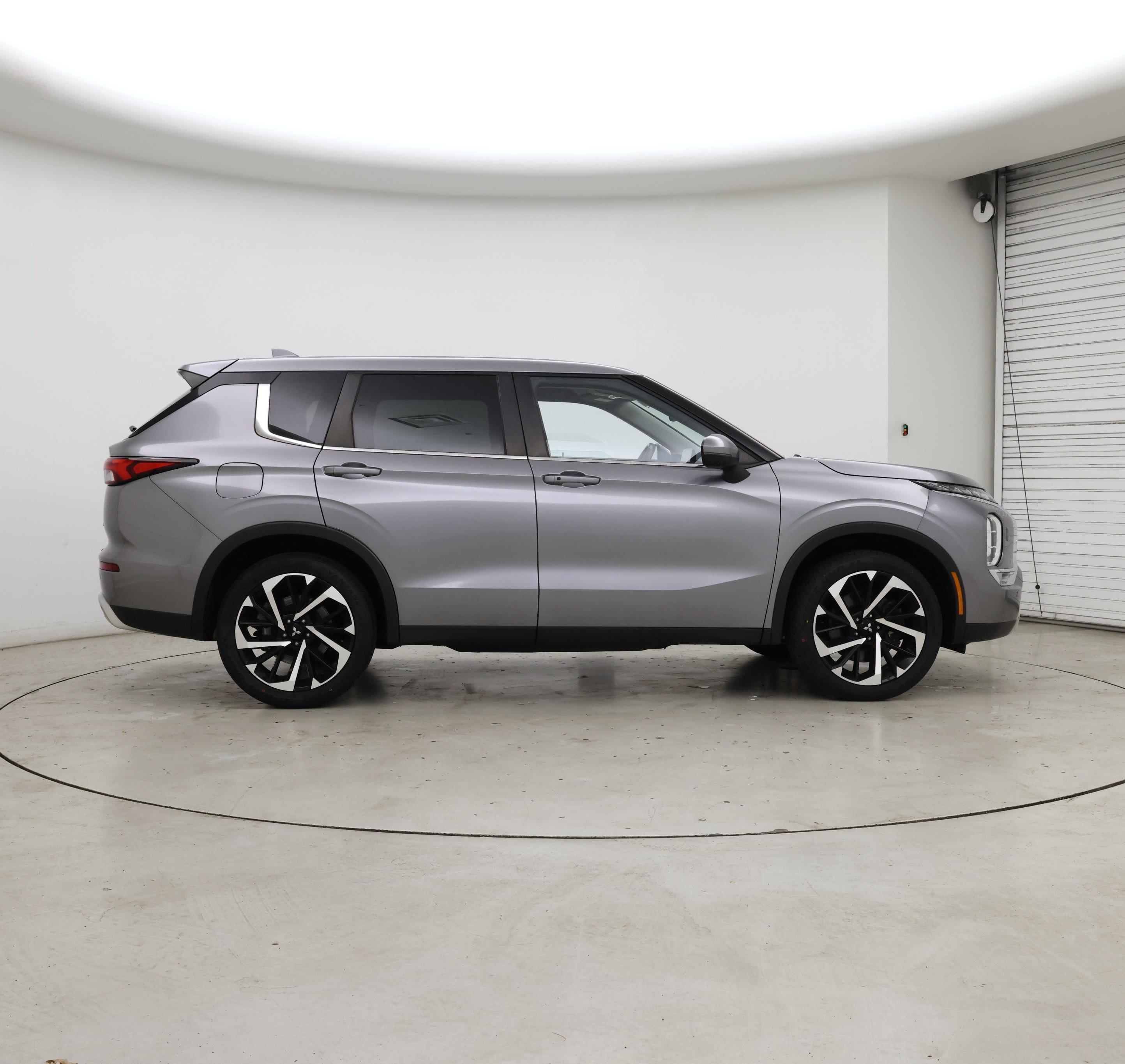 Thumbnail: 2022 Mitsubishi Outlander - 7