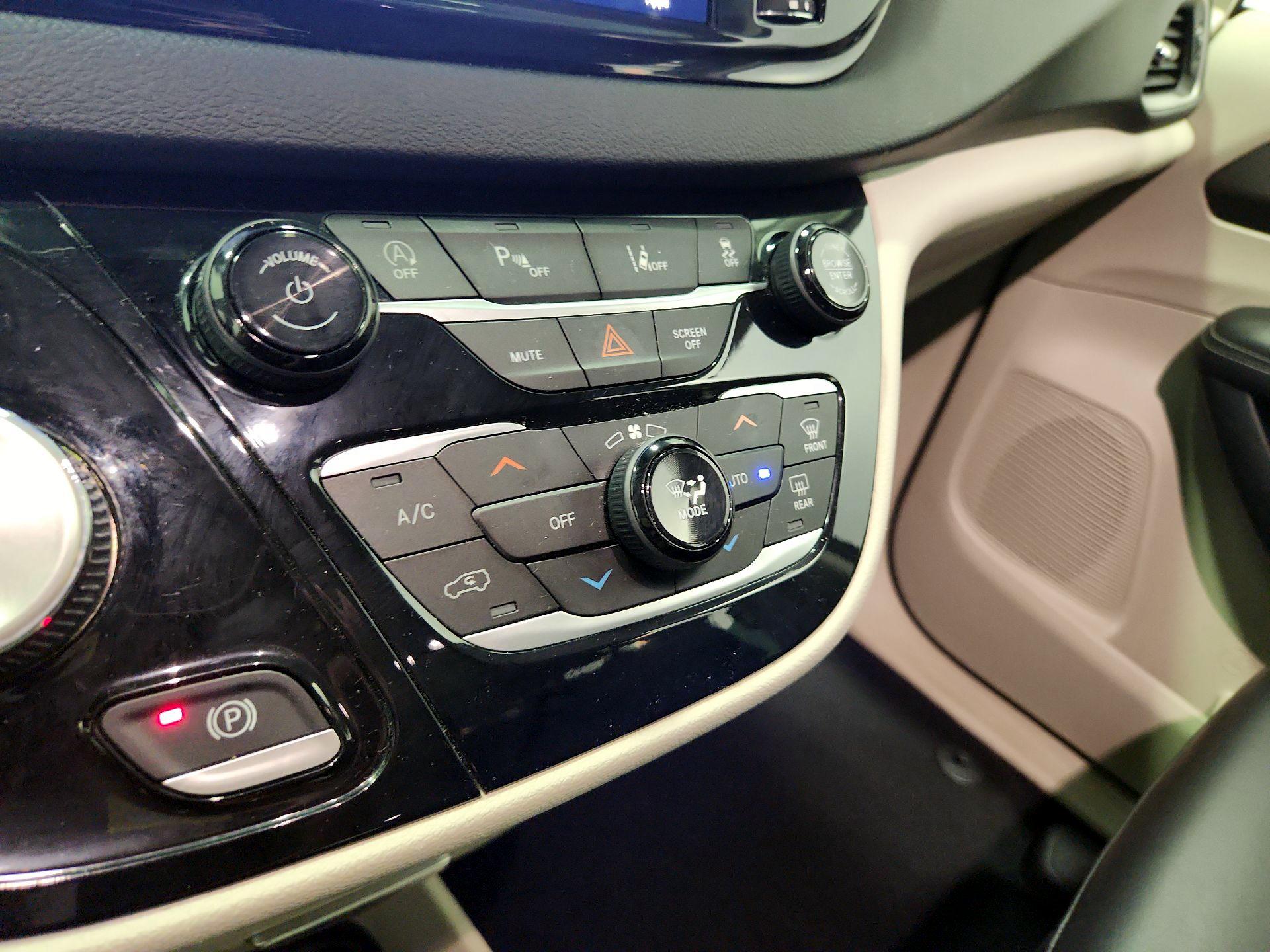 Thumbnail: 2023 Chrysler Pacifica - 16