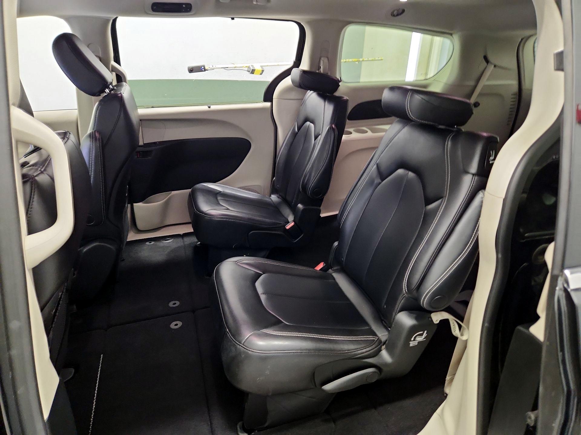 Thumbnail: 2023 Chrysler Pacifica - 19