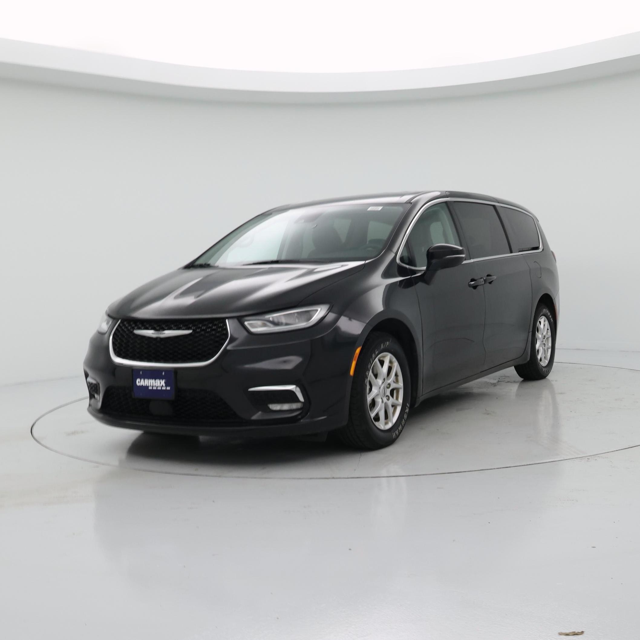 Thumbnail: 2023 Chrysler Pacifica - 4