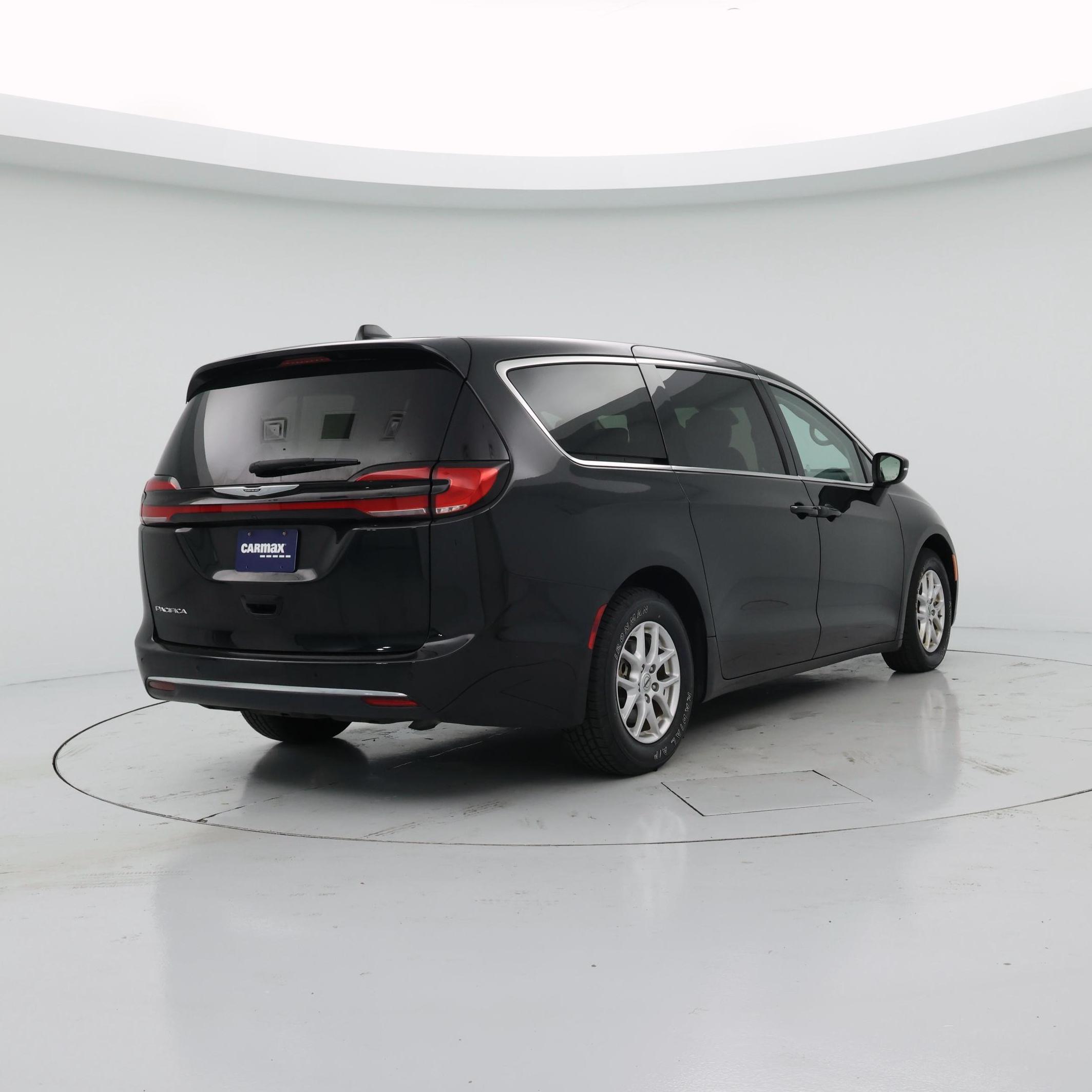 Thumbnail: 2023 Chrysler Pacifica - 8