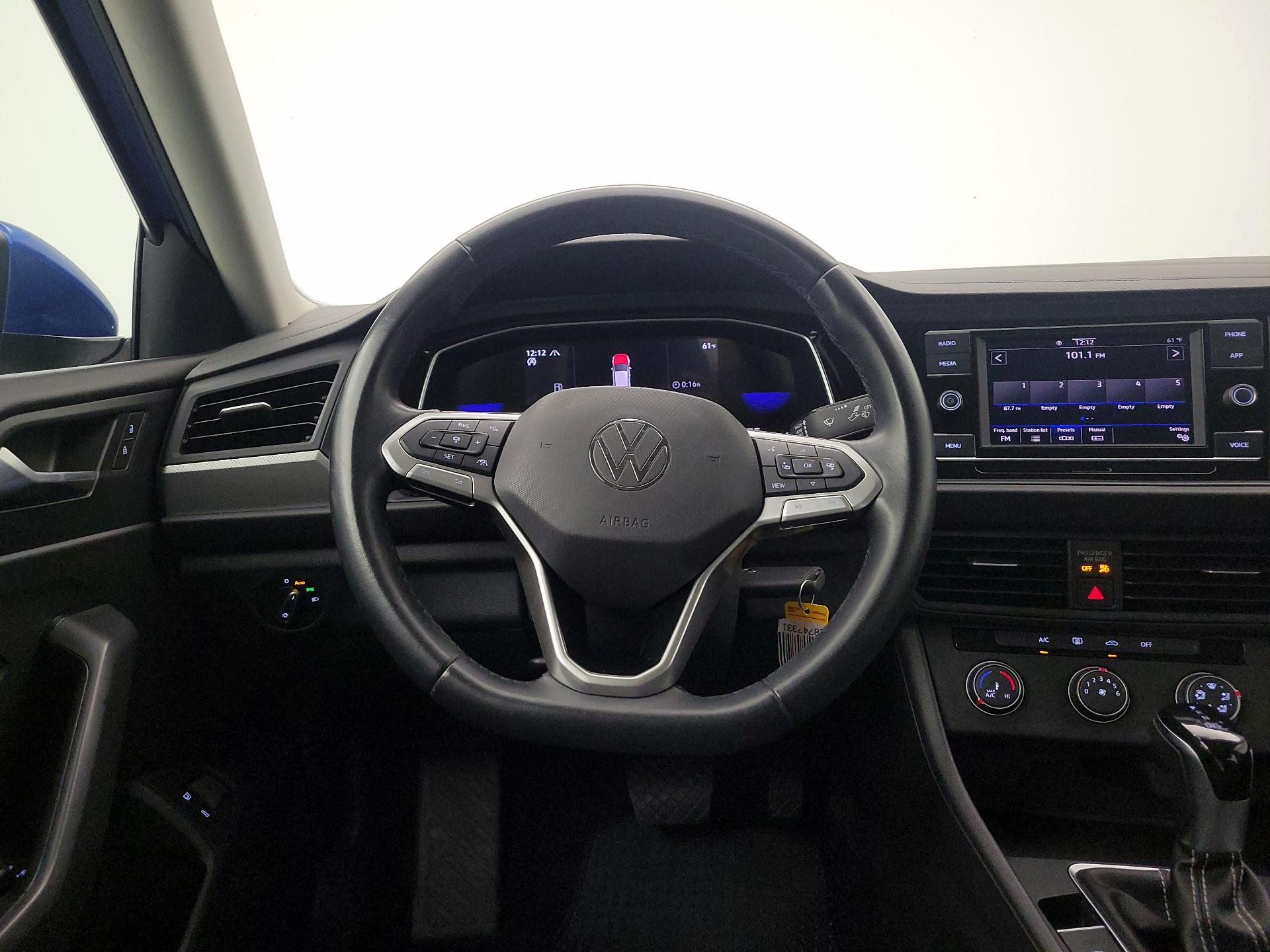 Thumbnail: 2024 Volkswagen Jetta - 10