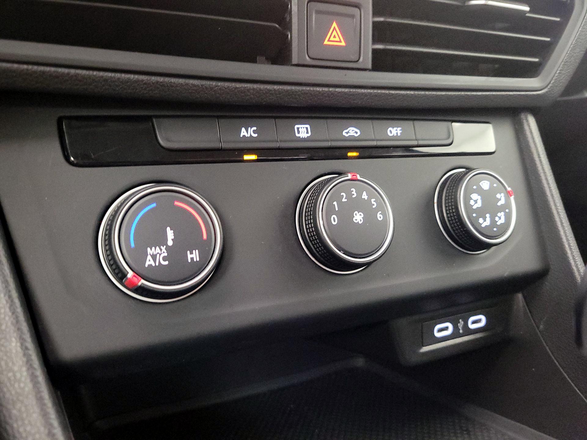 Thumbnail: 2024 Volkswagen Jetta - 16