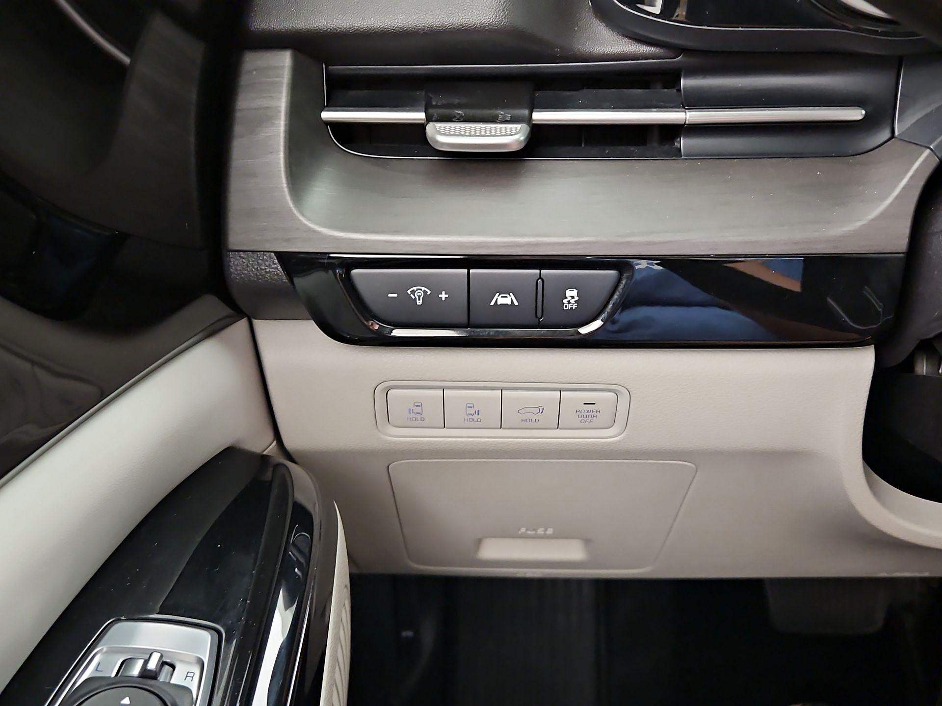 Thumbnail: 2022 Kia Carnival - 13