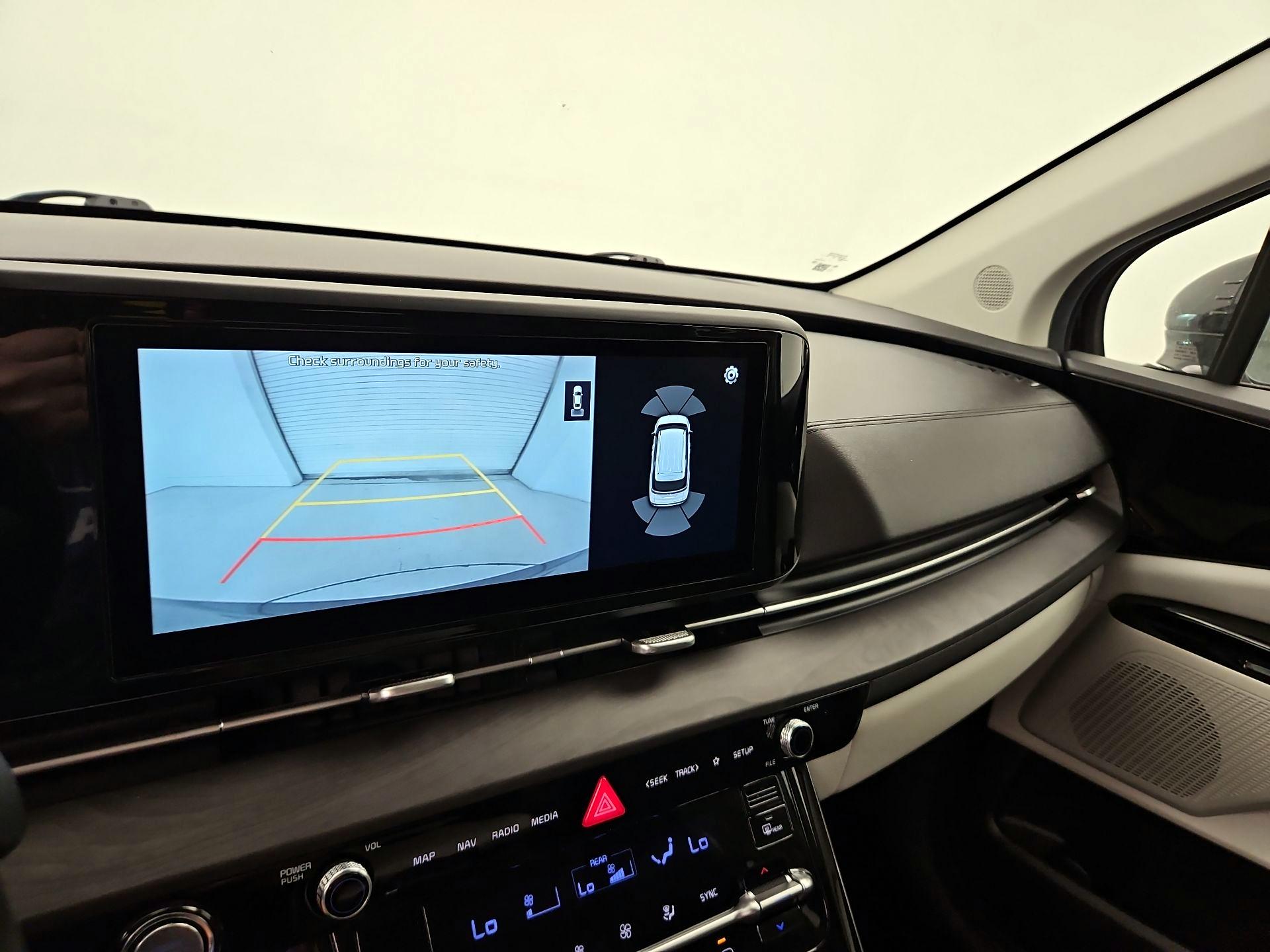 Thumbnail: 2022 Kia Carnival - 15