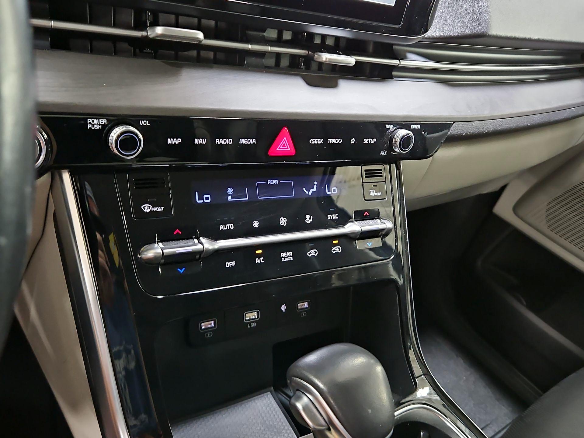 Thumbnail: 2022 Kia Carnival - 17