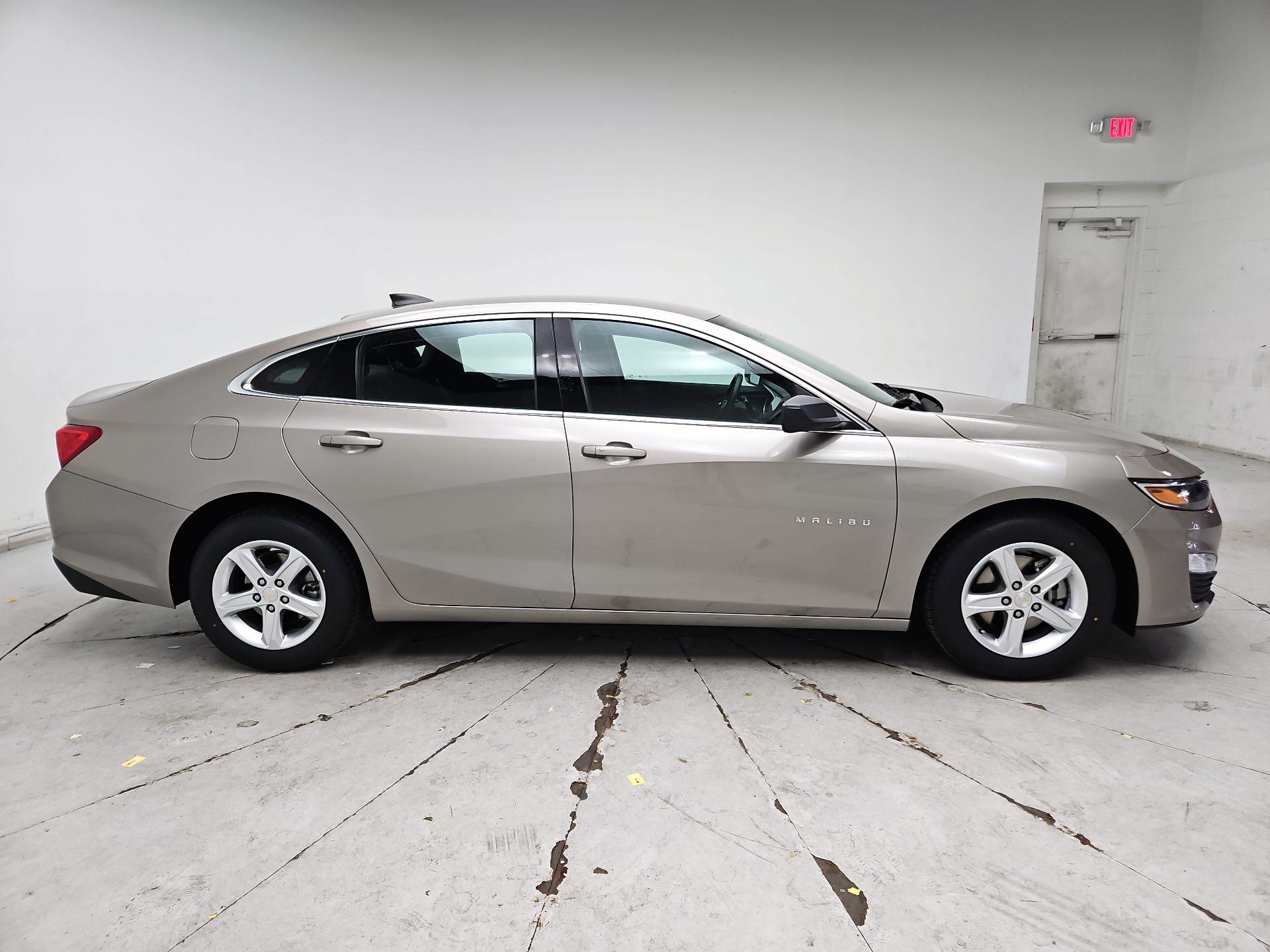 Thumbnail: 2024 Chevrolet Malibu - 4