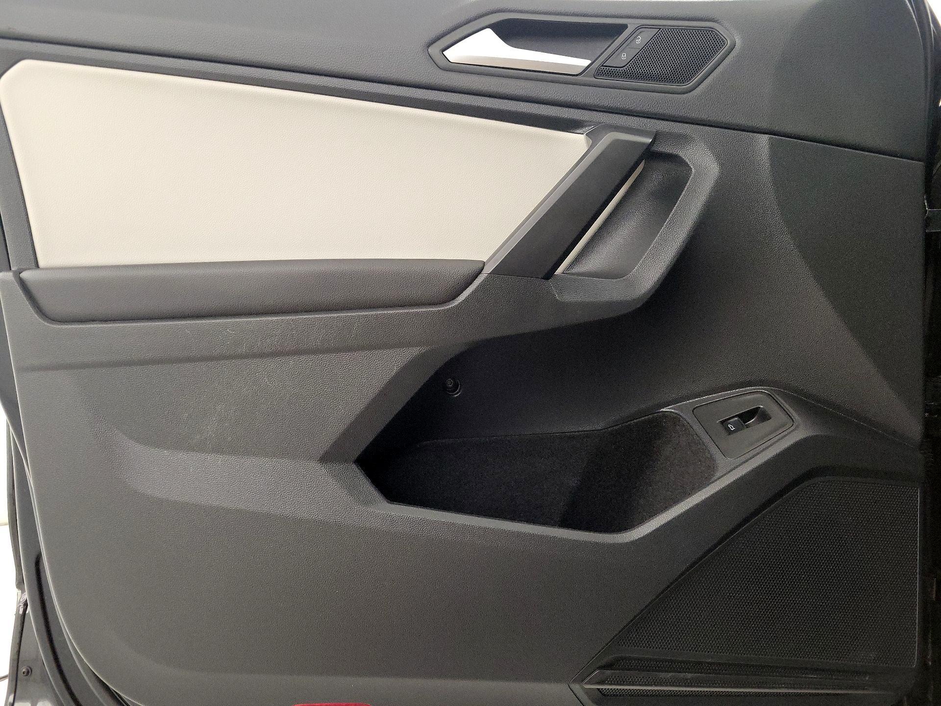 Thumbnail: 2021 Volkswagen Tiguan - 12