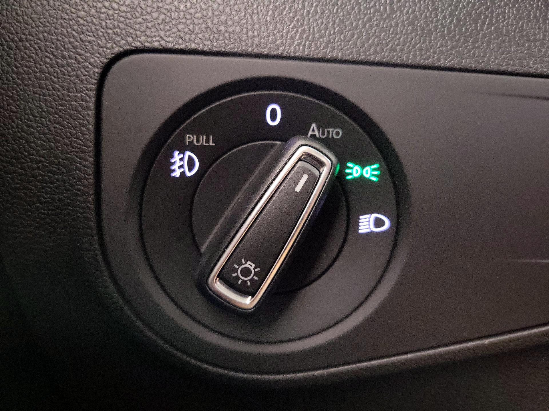 Thumbnail: 2021 Volkswagen Tiguan - 13