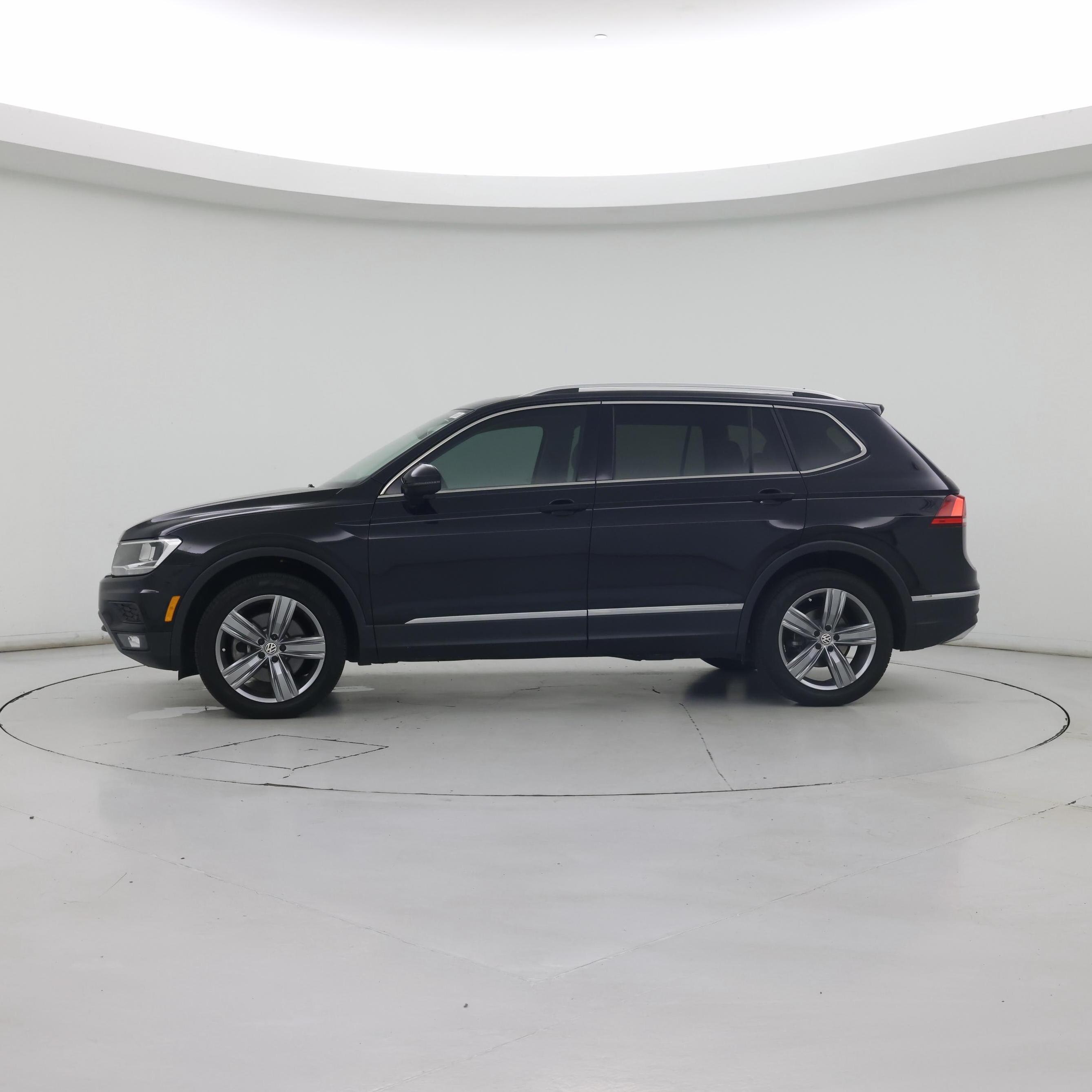 Thumbnail: 2021 Volkswagen Tiguan - 3