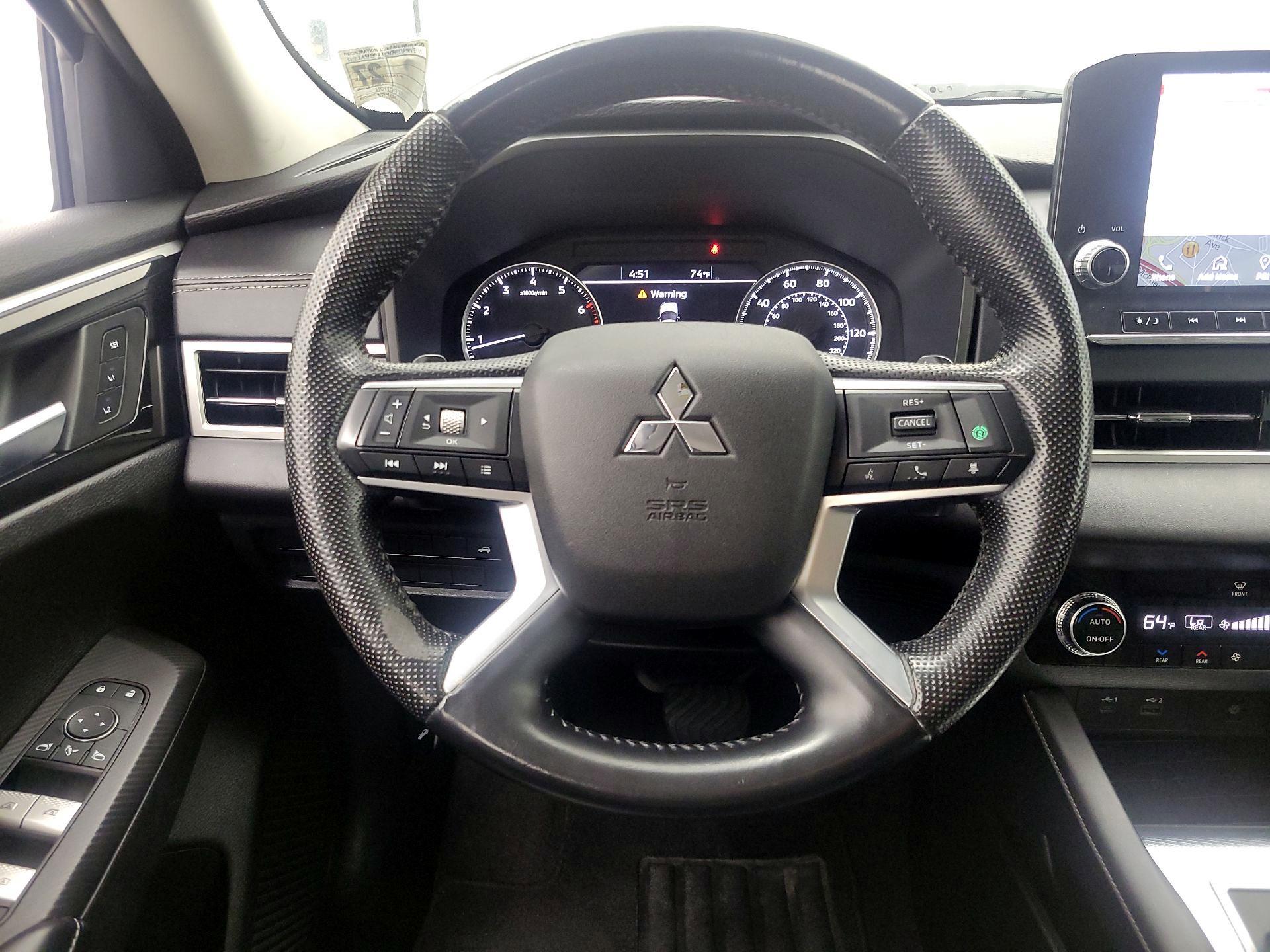 Thumbnail: 2022 Mitsubishi Outlander - 10
