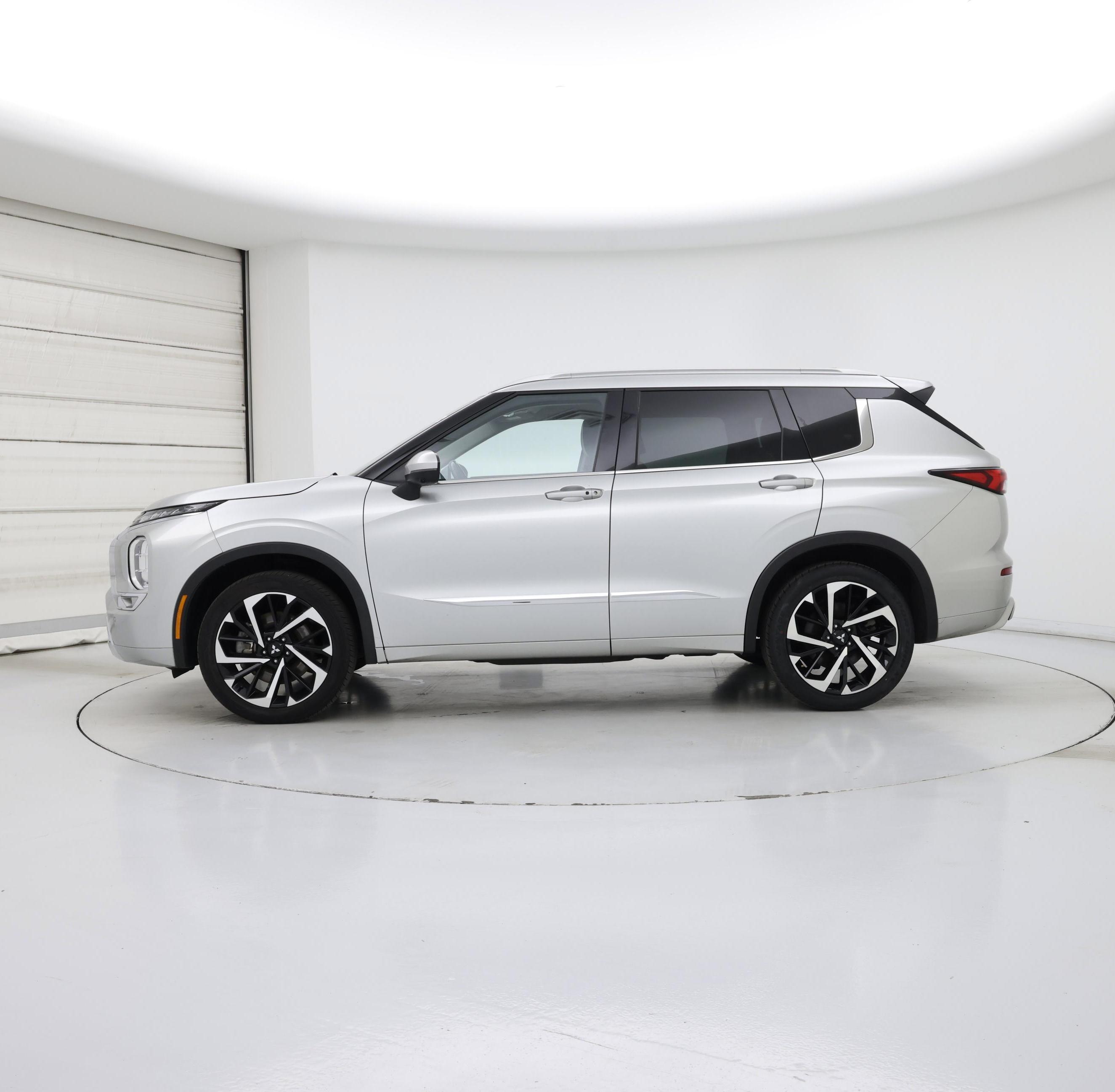 Thumbnail: 2022 Mitsubishi Outlander - 3