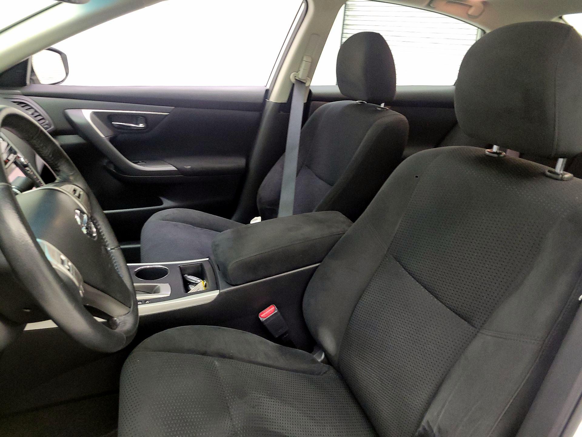 Thumbnail: 2015 Nissan Altima - 9