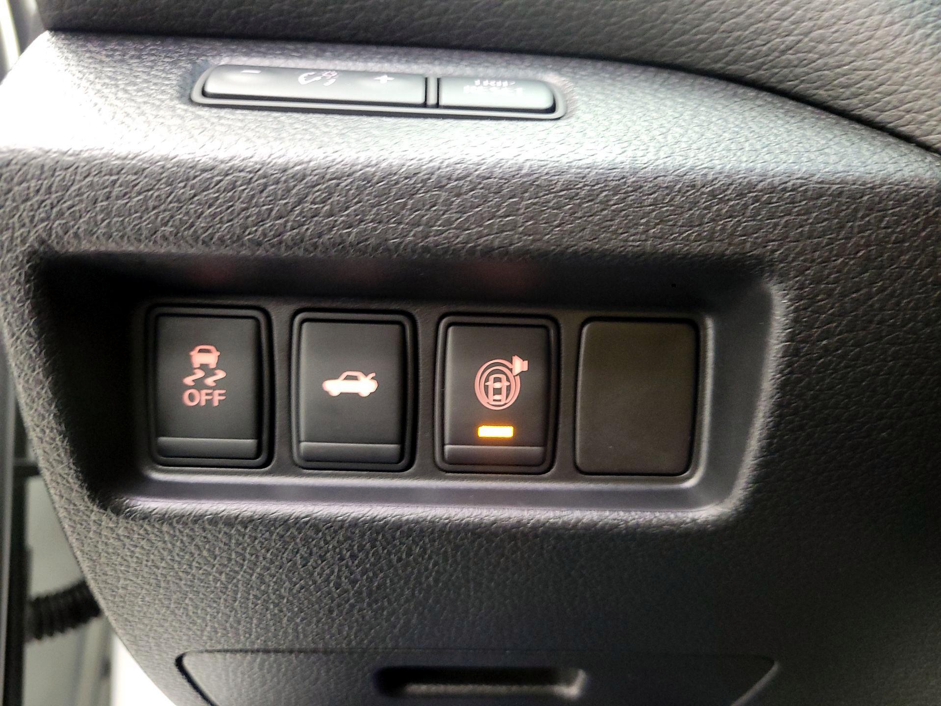 Thumbnail: 2015 Nissan Altima - 11