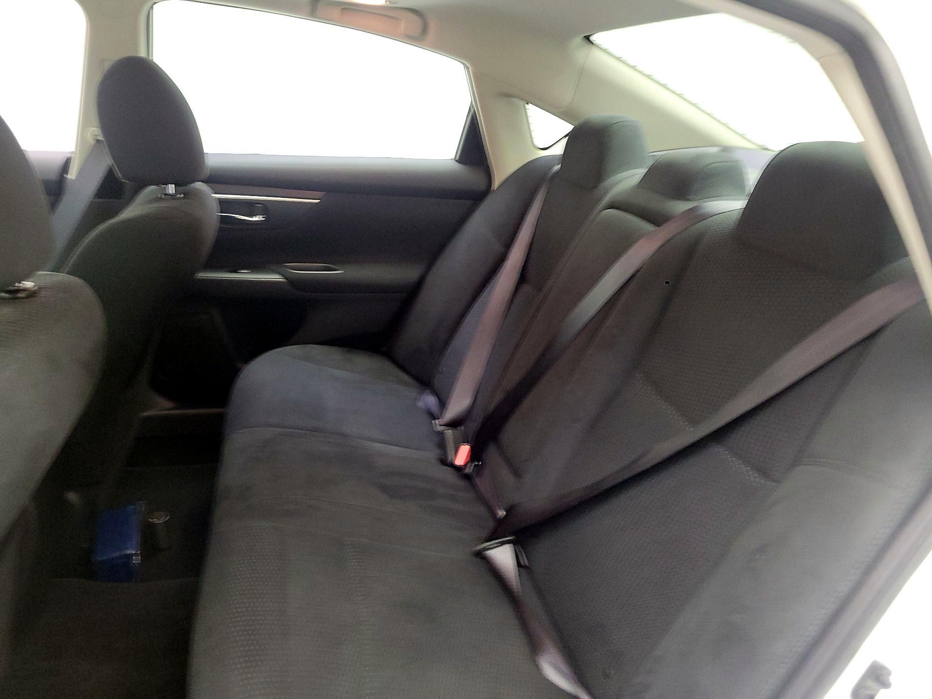 Thumbnail: 2015 Nissan Altima - 19