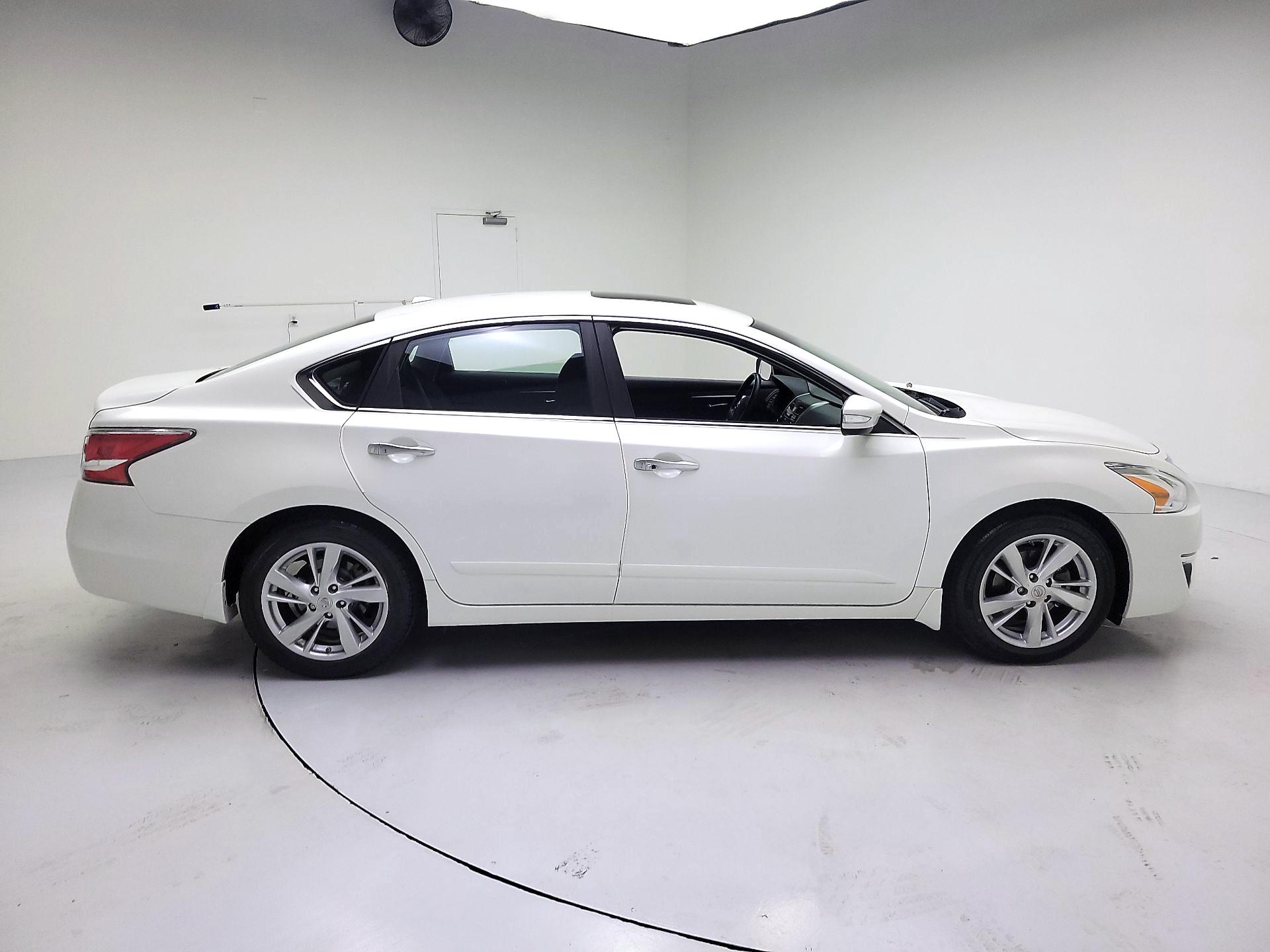 Thumbnail: 2015 Nissan Altima - 4