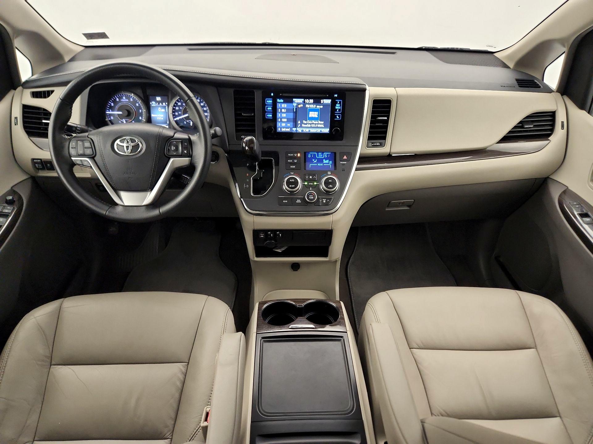 Thumbnail: 2017 Toyota Sienna - 9