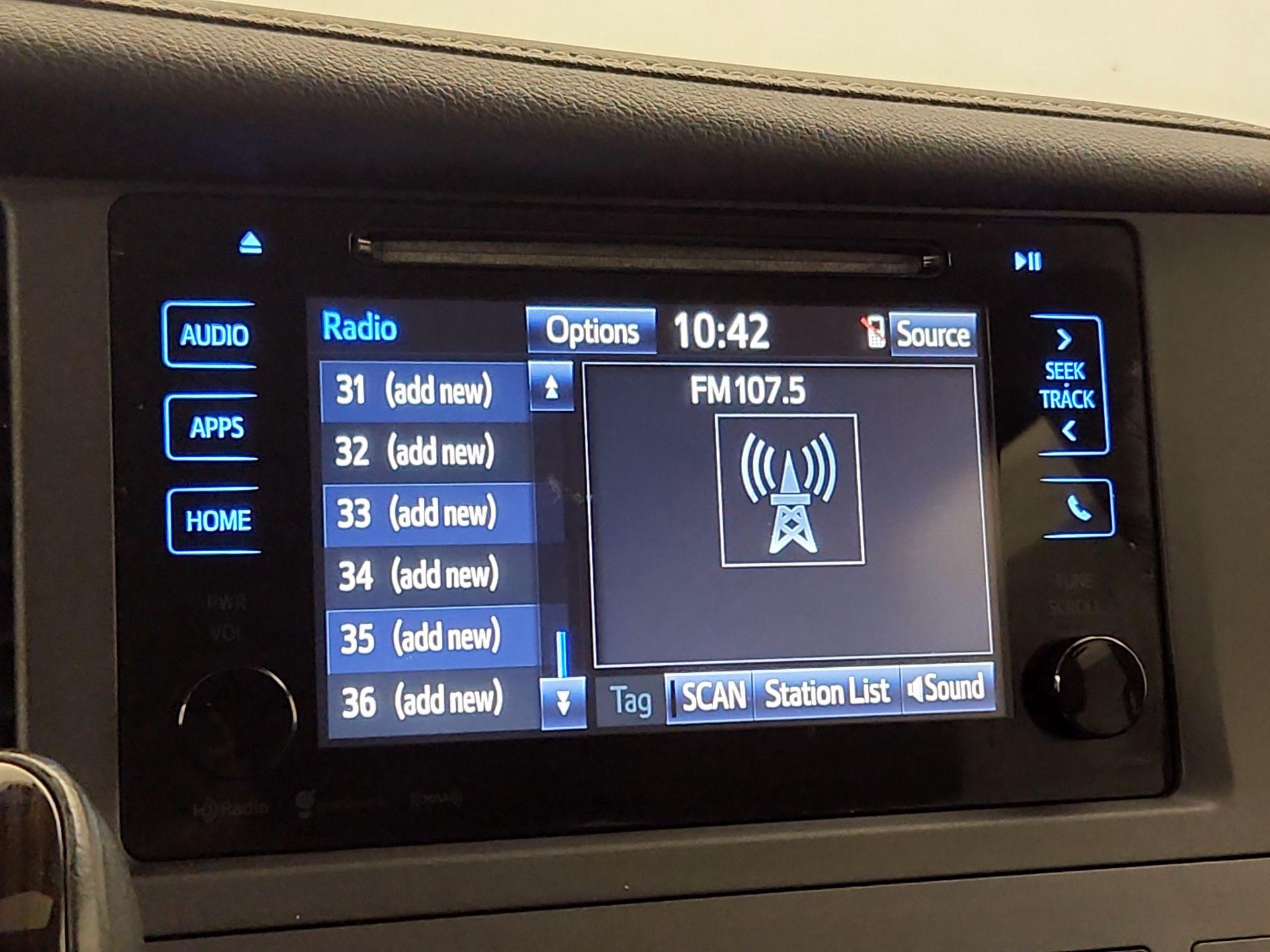 Thumbnail: 2017 Toyota Sienna - 15