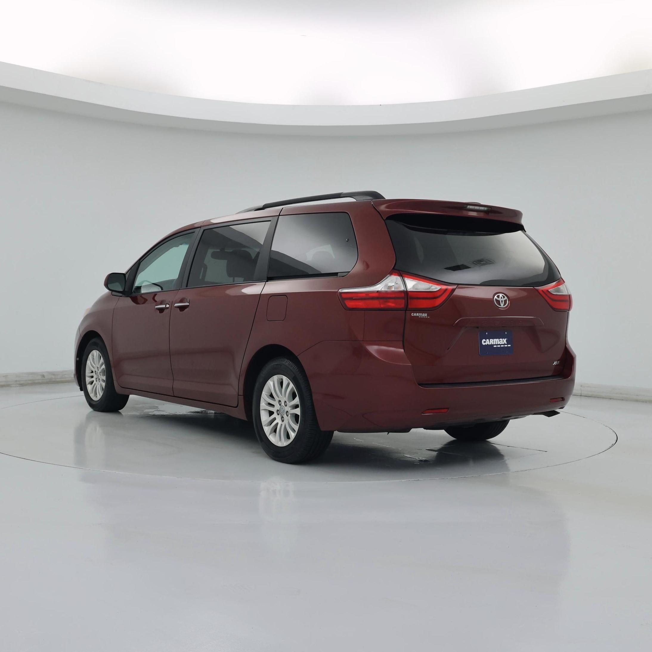 Thumbnail: 2017 Toyota Sienna - 2