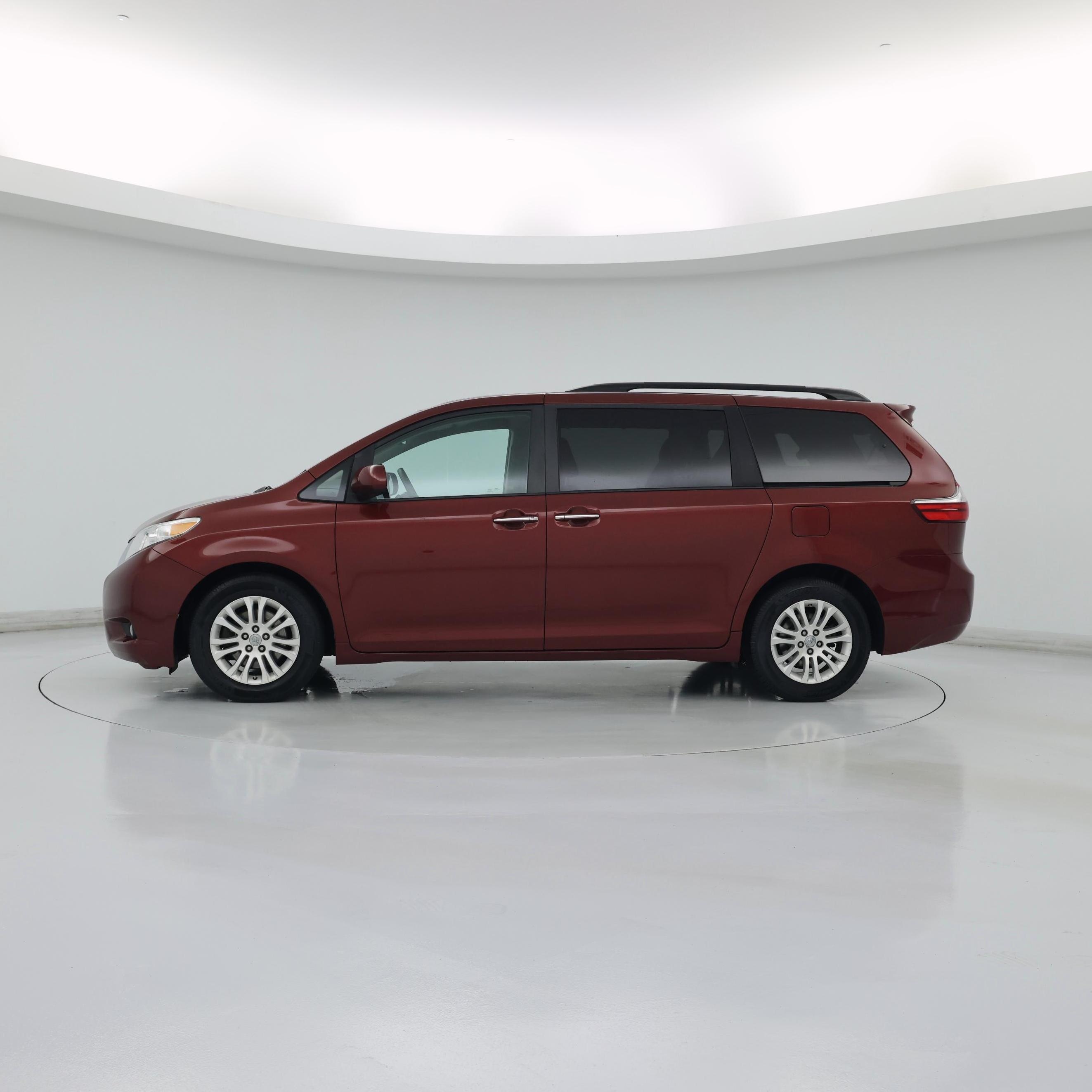 Thumbnail: 2017 Toyota Sienna - 3