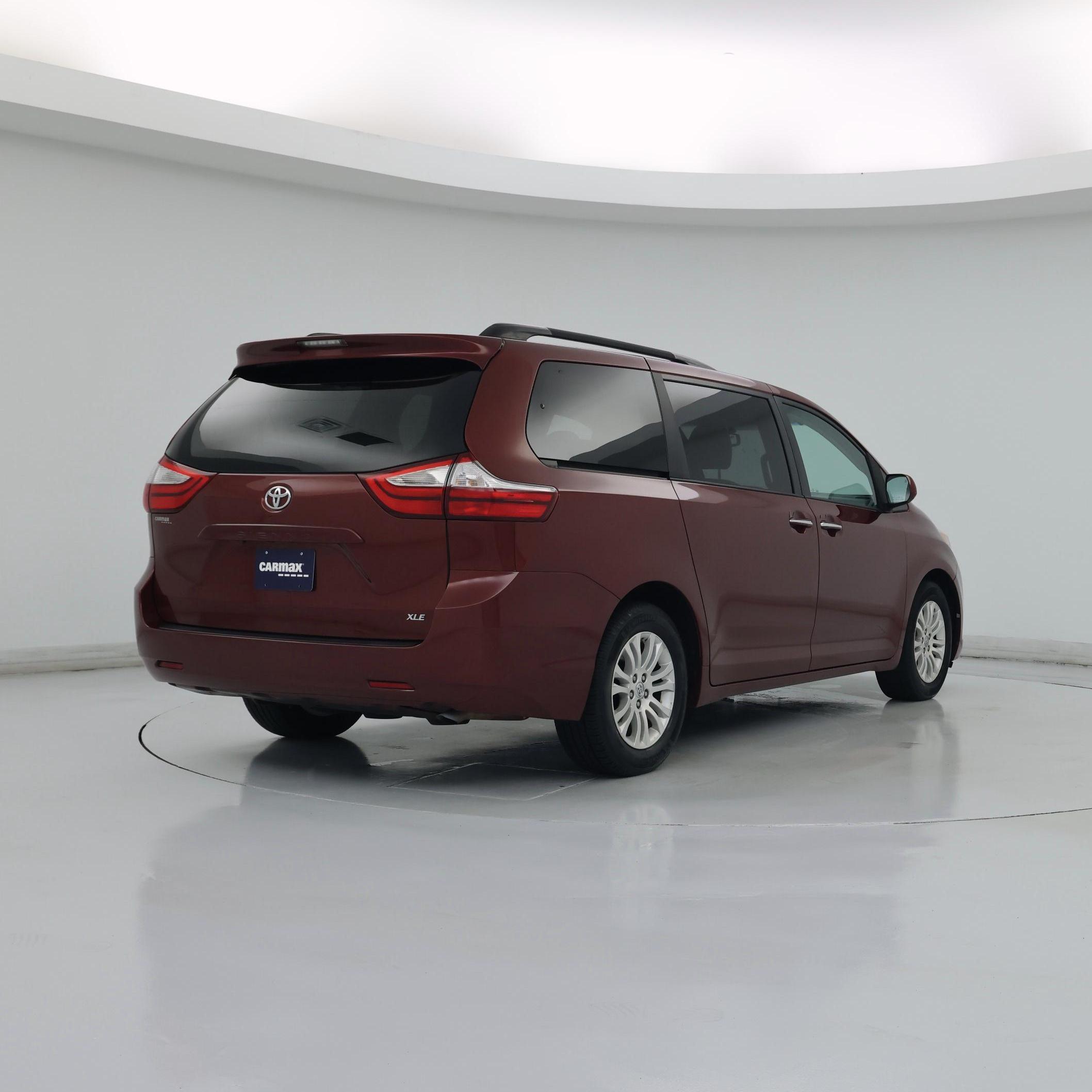 Thumbnail: 2017 Toyota Sienna - 8