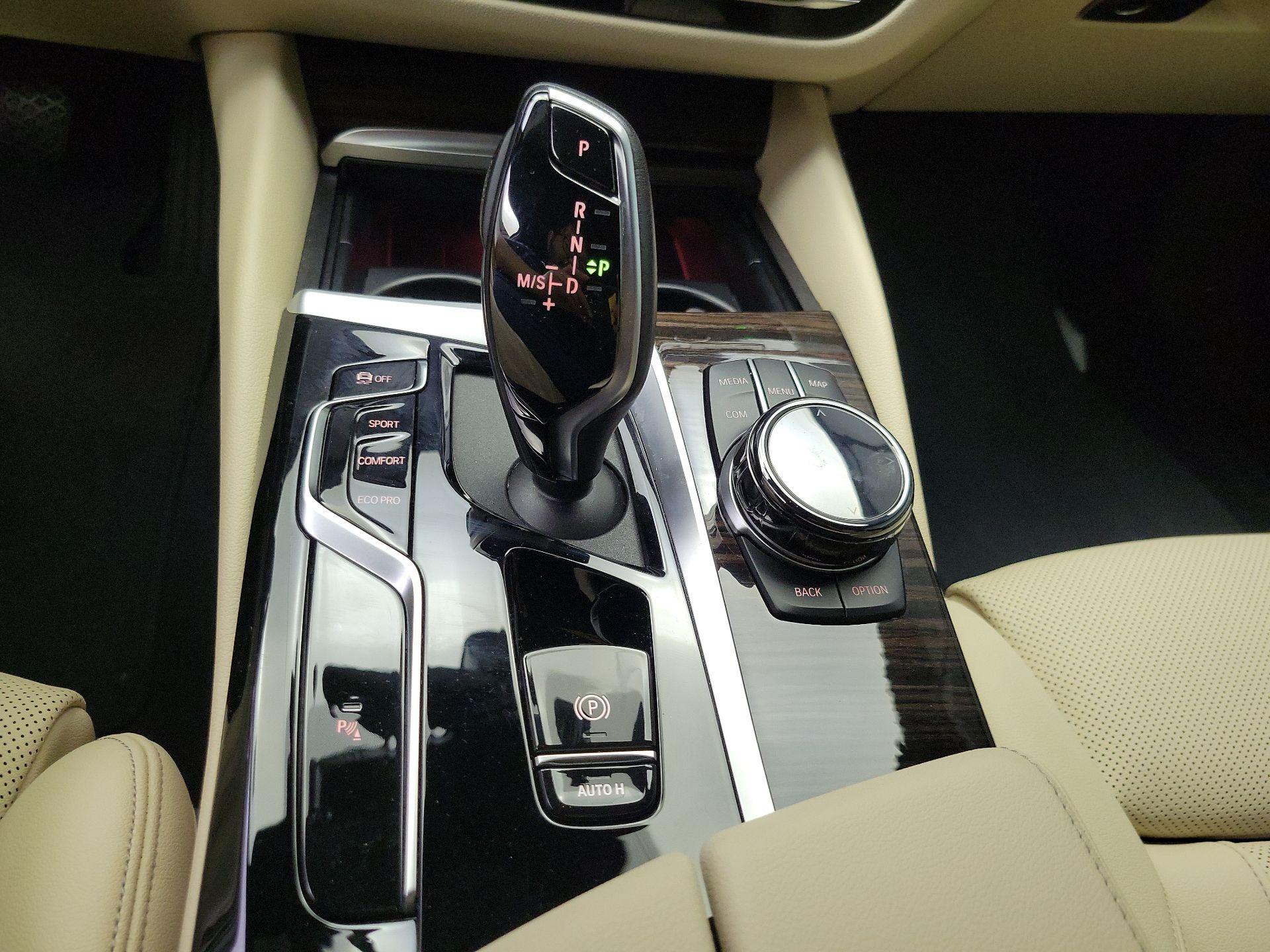 Thumbnail: 2023 BMW 5 Series - 17