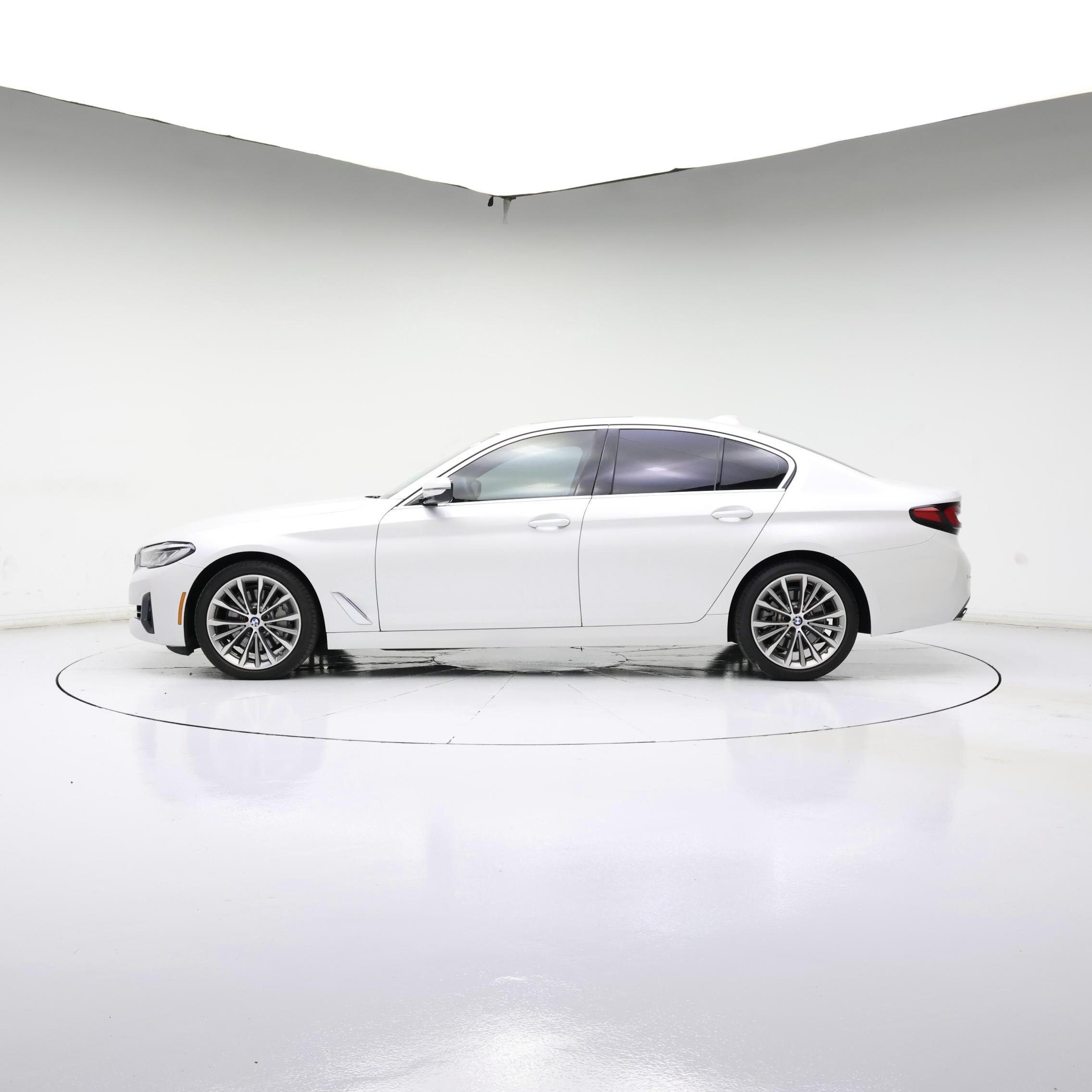 Thumbnail: 2023 BMW 5 Series - 3