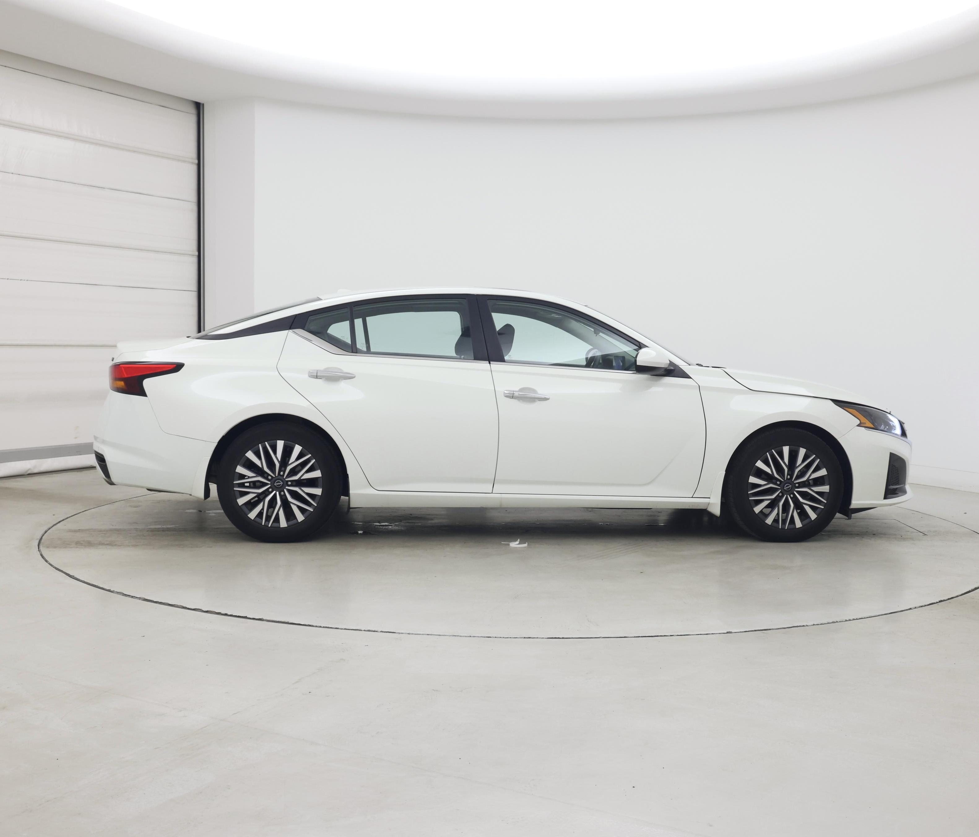 Thumbnail: 2023 Nissan Altima - 7