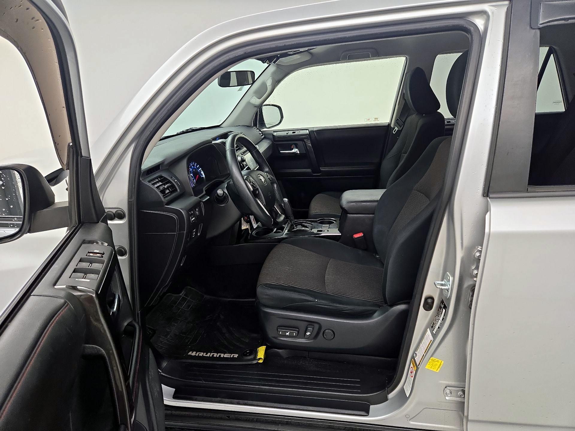Thumbnail: 2015 Toyota 4Runner - 11