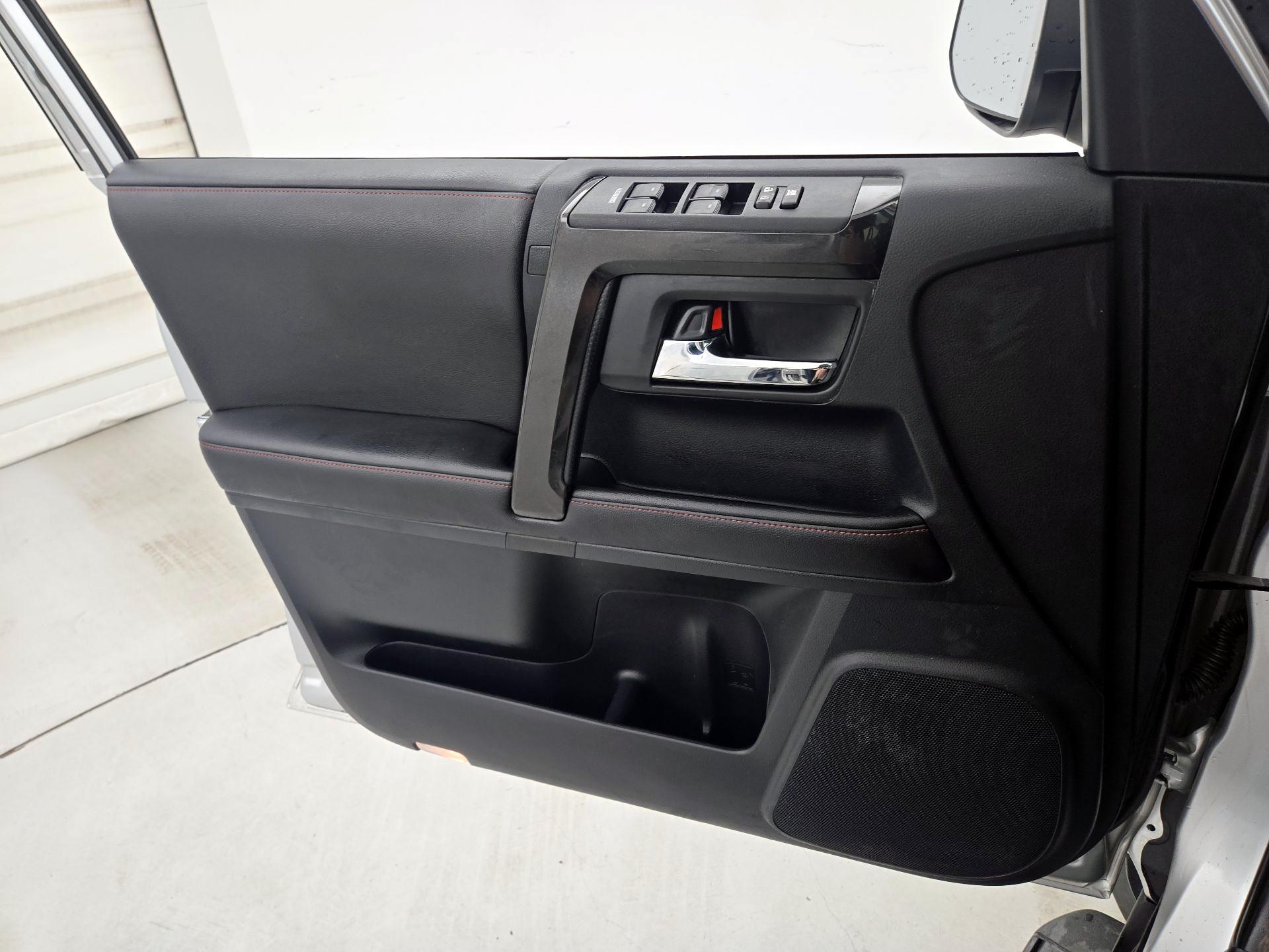 Thumbnail: 2015 Toyota 4Runner - 12