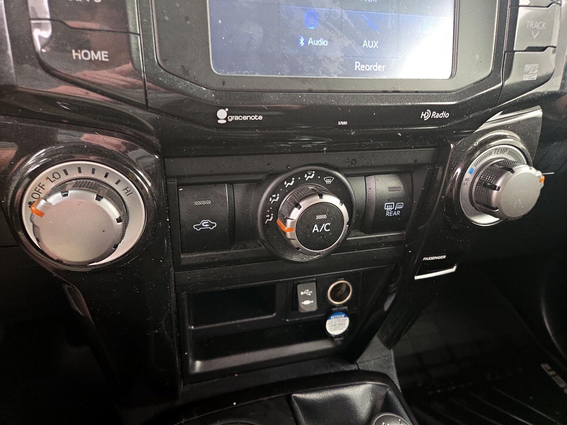 Thumbnail: 2015 Toyota 4Runner - 17