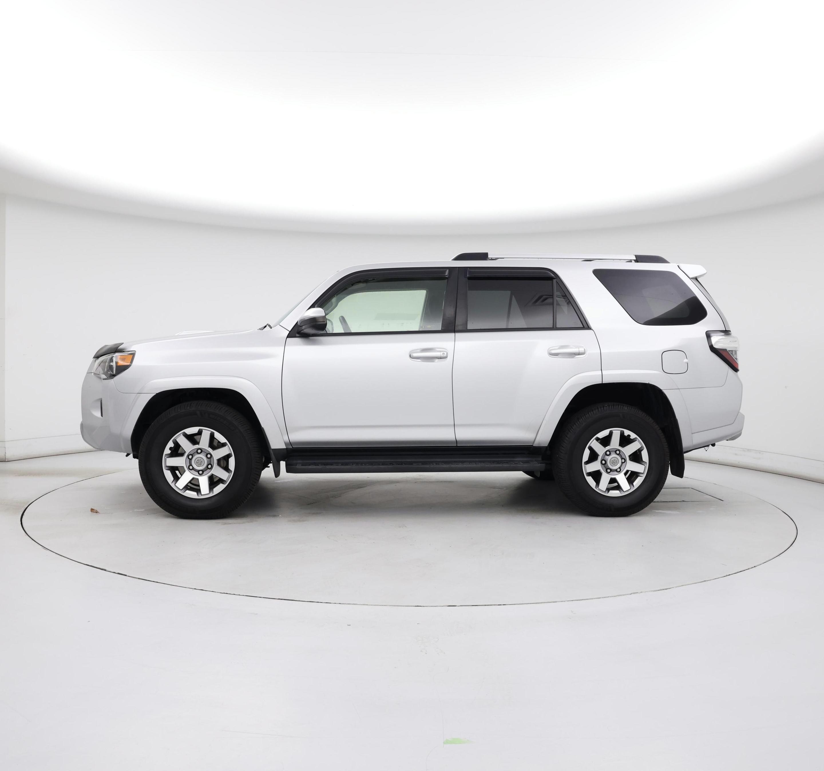 Thumbnail: 2015 Toyota 4Runner - 3