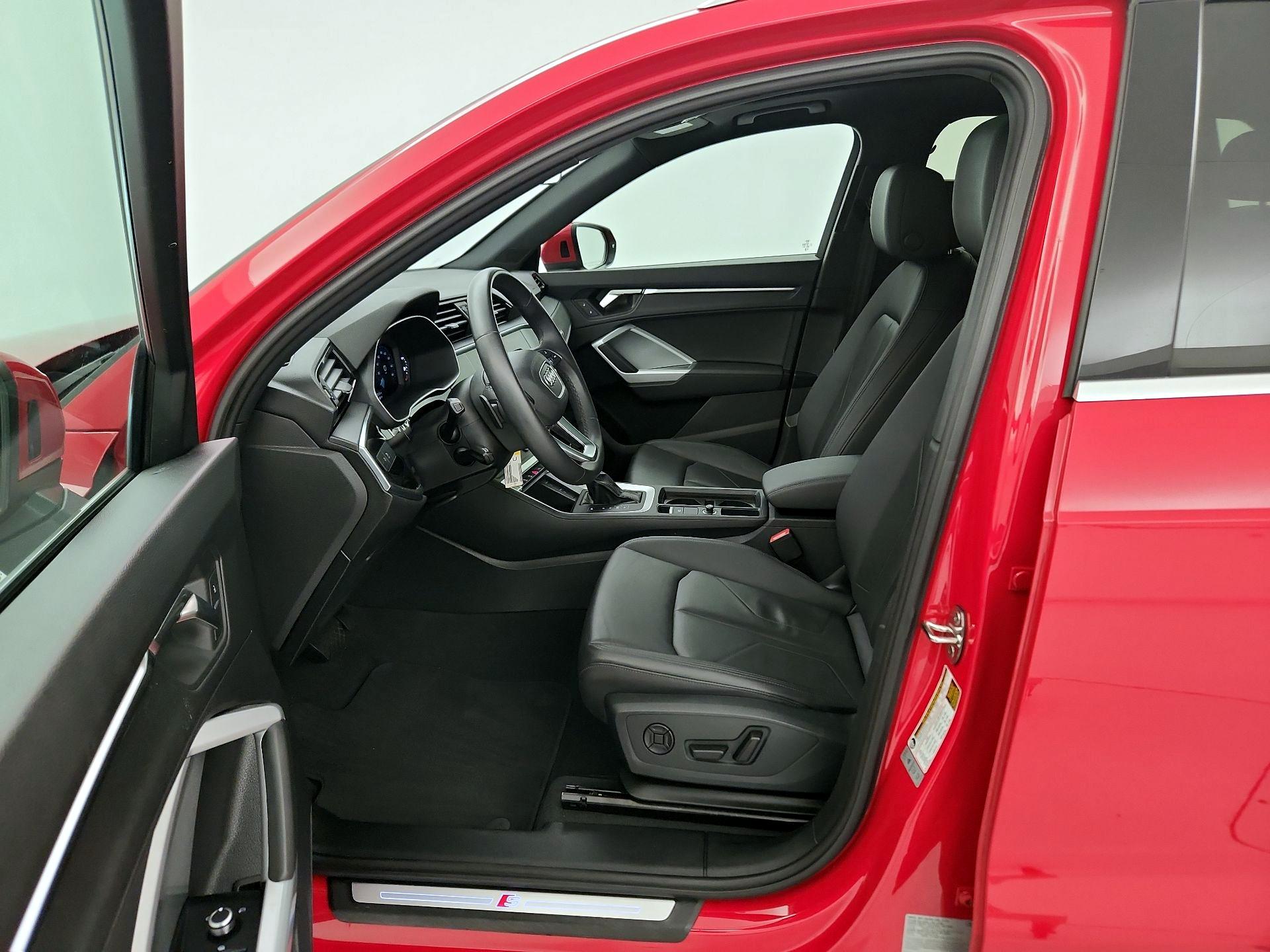 Thumbnail: 2025 Audi Q3 - 11