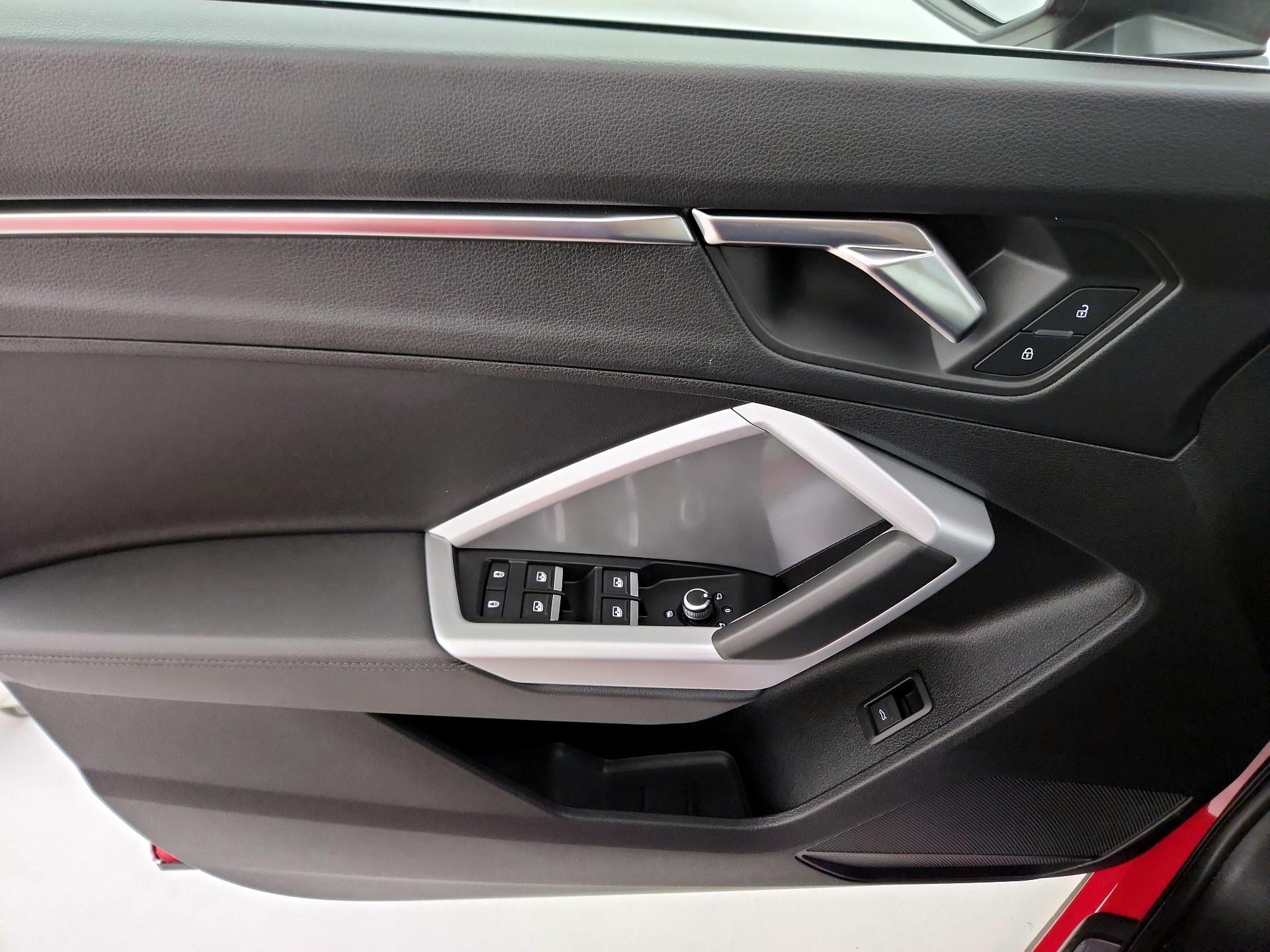 Thumbnail: 2025 Audi Q3 - 12