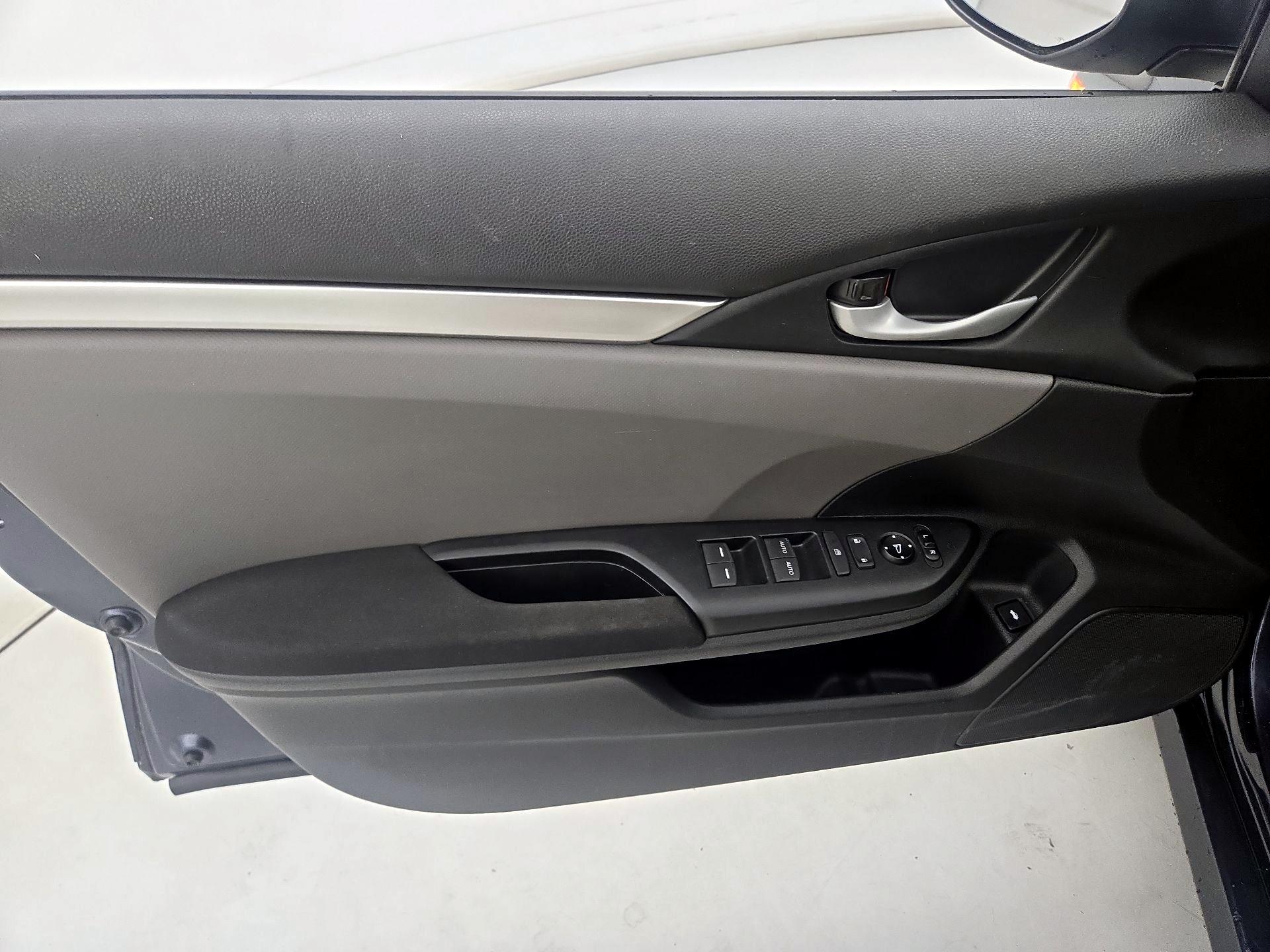 Thumbnail: 2016 Honda Civic - 12