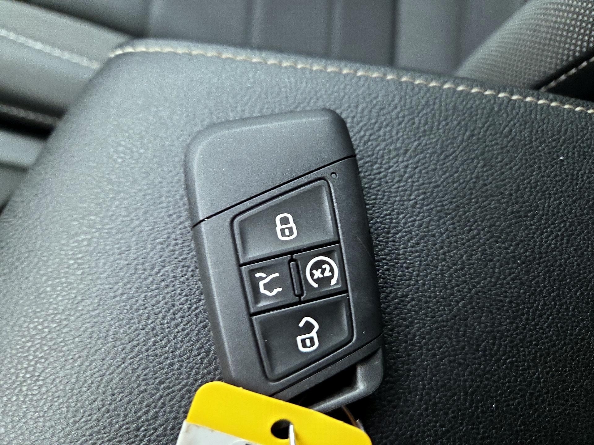 Thumbnail: 2022 Volkswagen Taos - 20