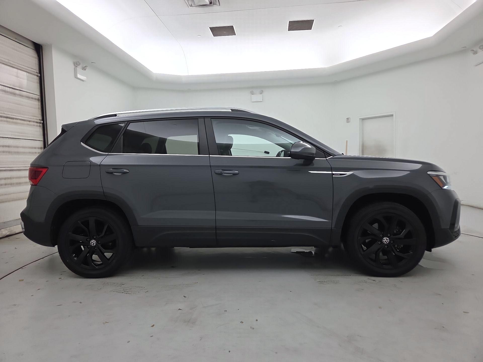 Thumbnail: 2022 Volkswagen Taos - 4